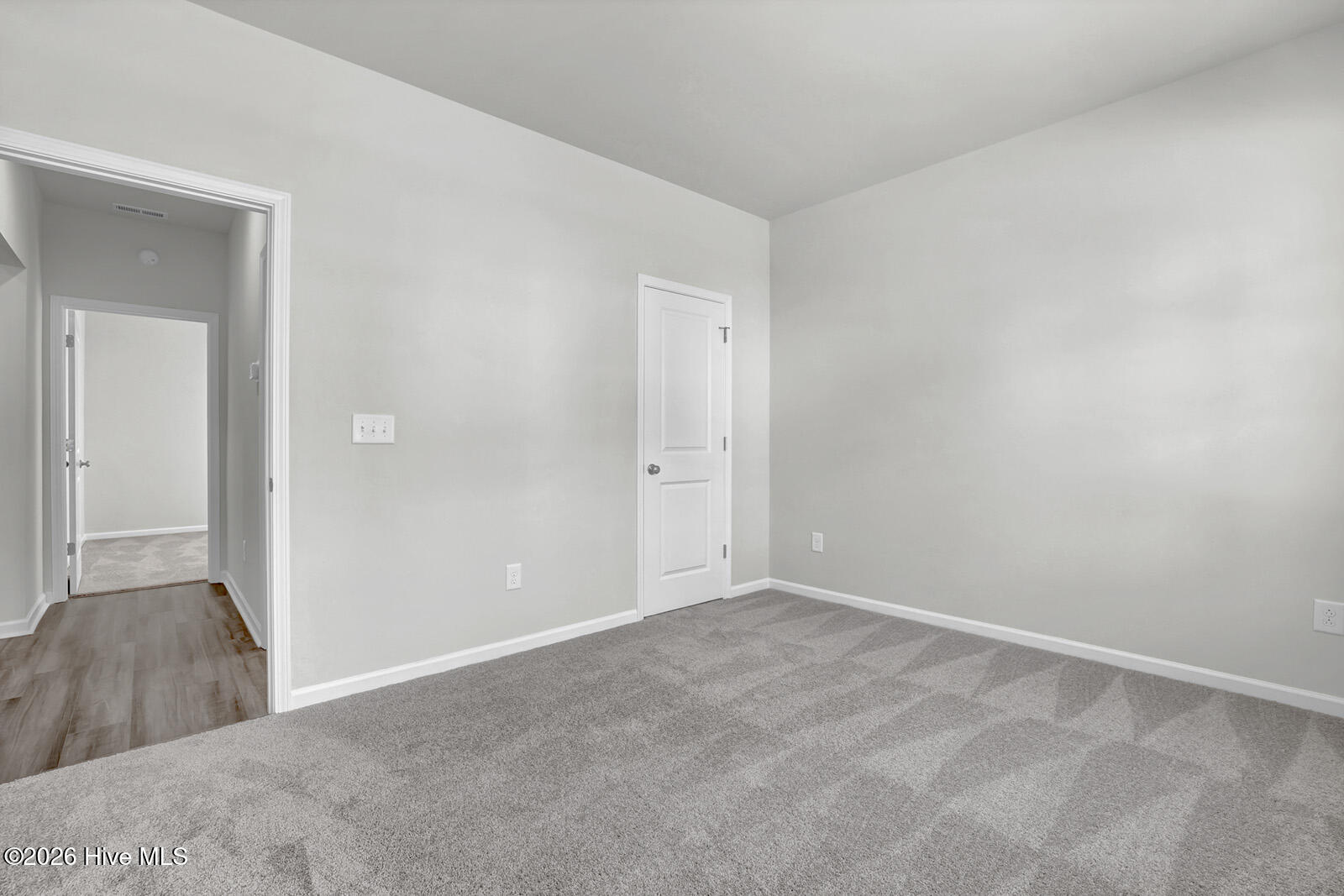 100550125 | Photo 17