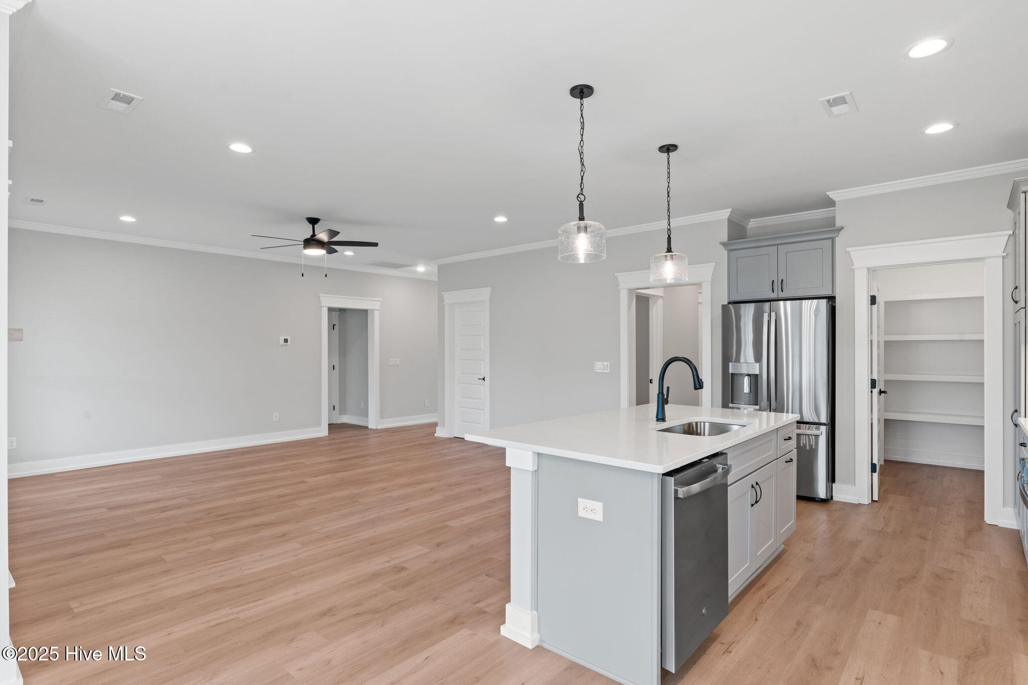 100479579 | Photo 36