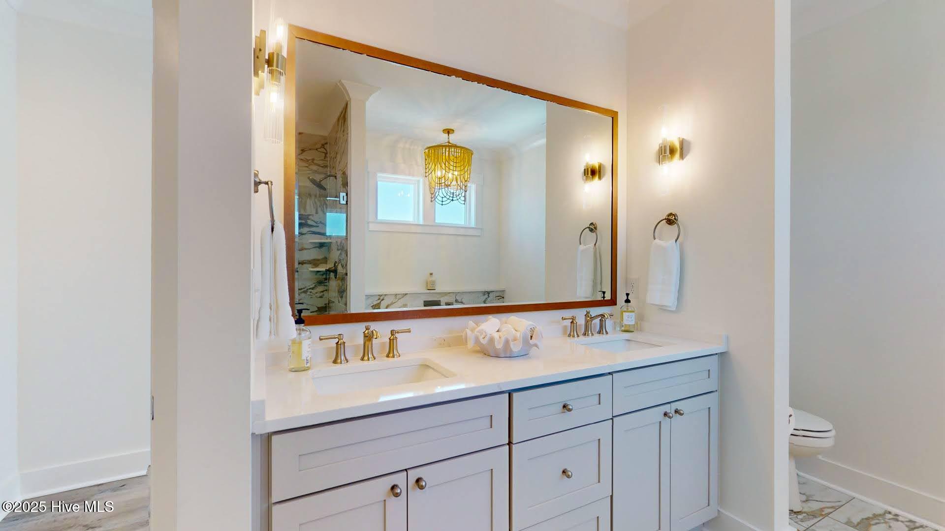 100560716 | Photo 51