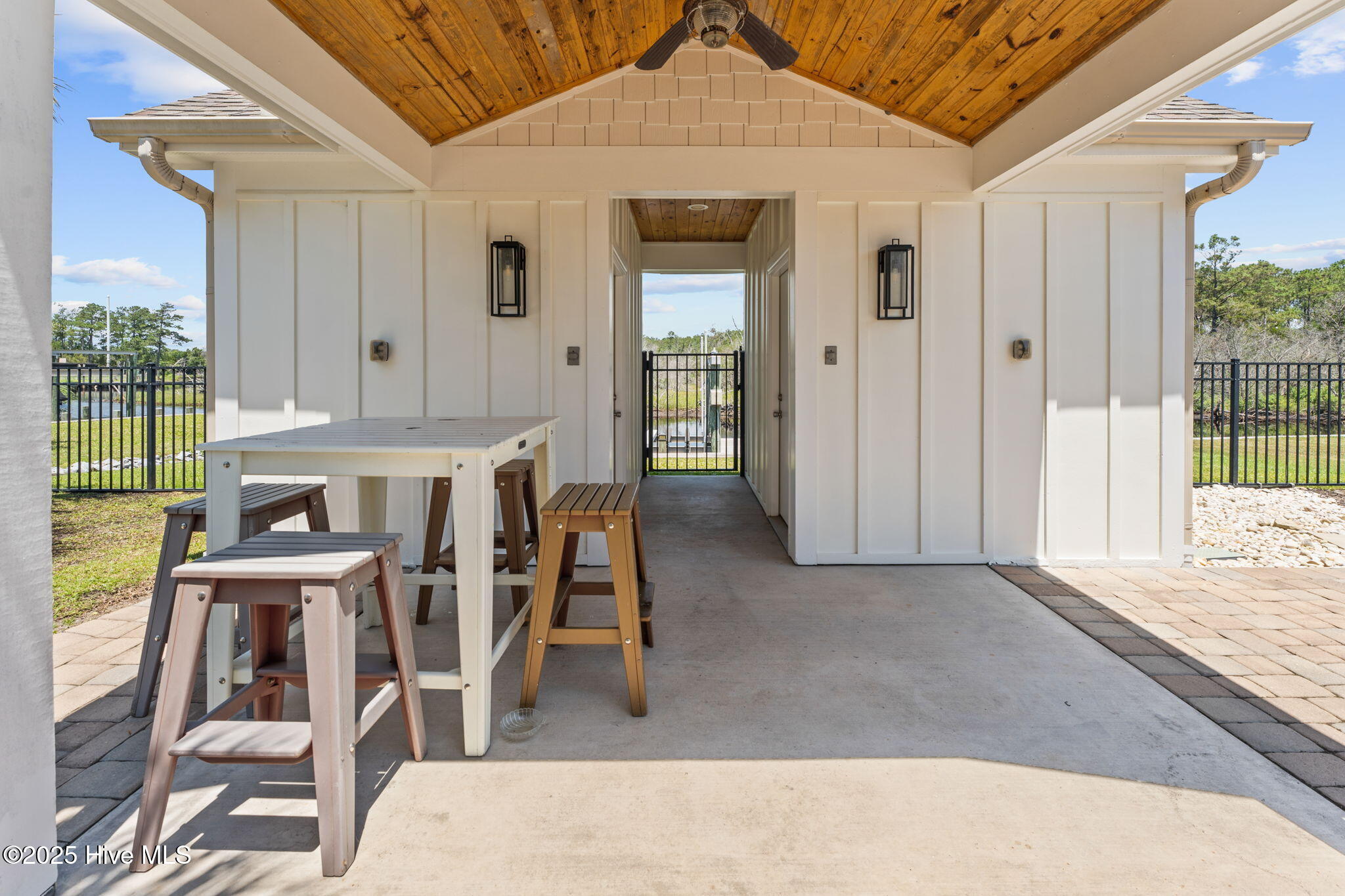 100514865 | Photo 10