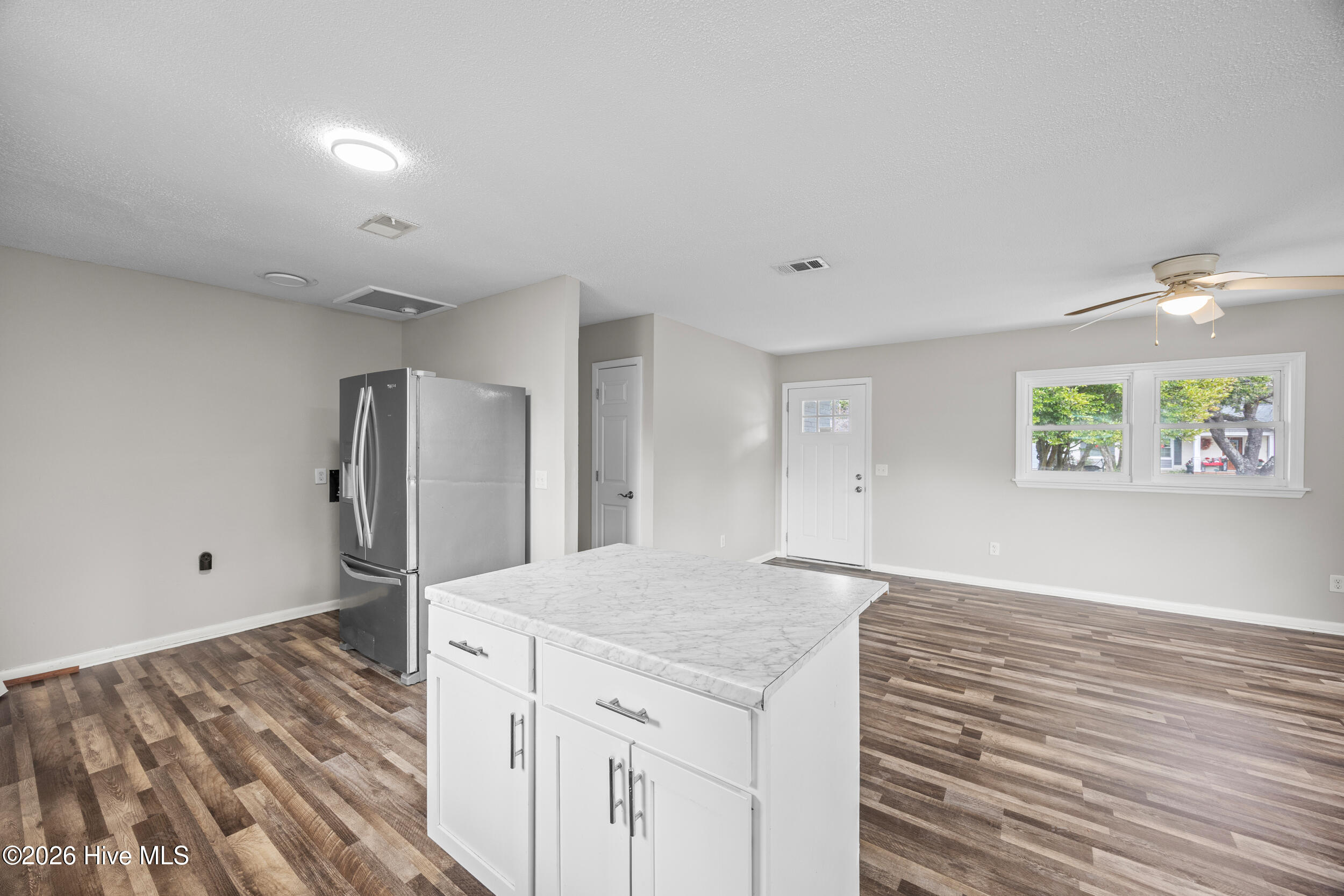 100540773 | Photo 11