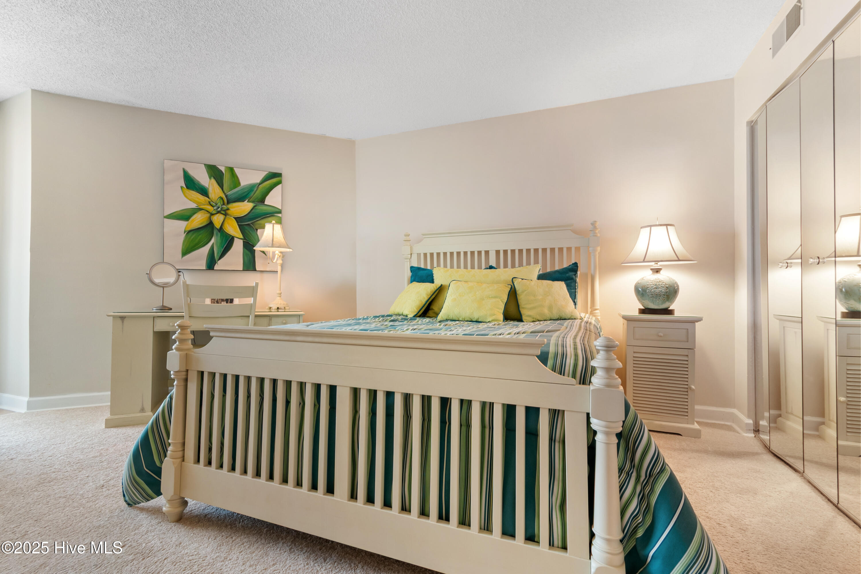 100510690 | Photo 11