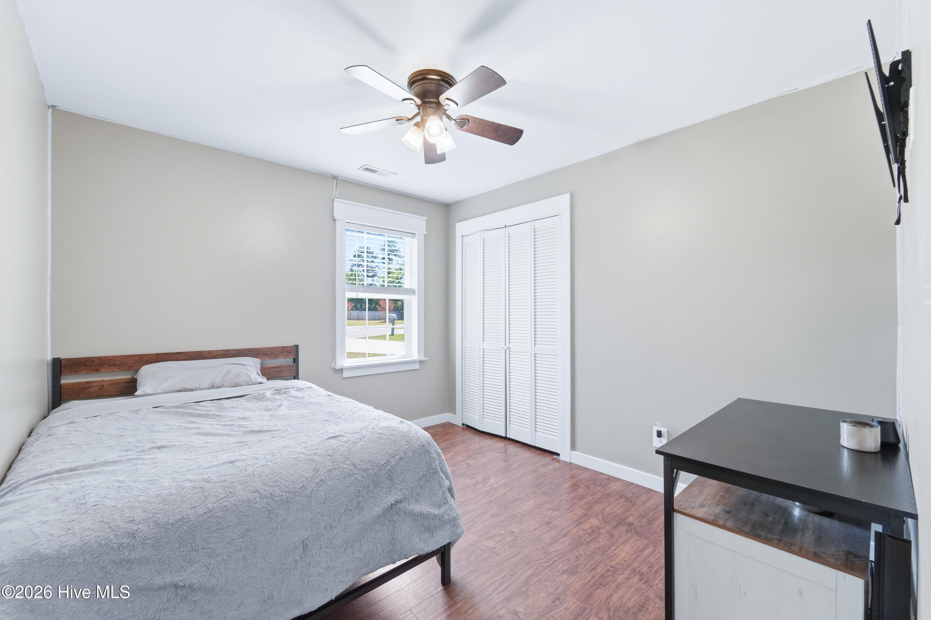 100568349 | Photo 16