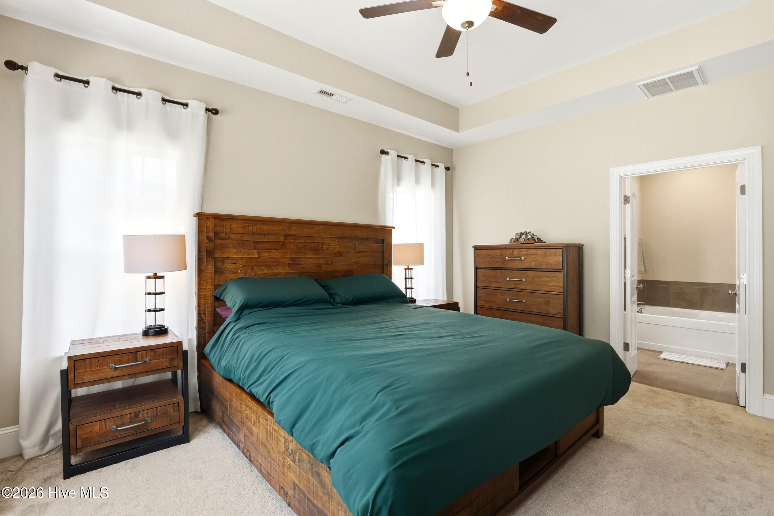 100569214 | Photo 19