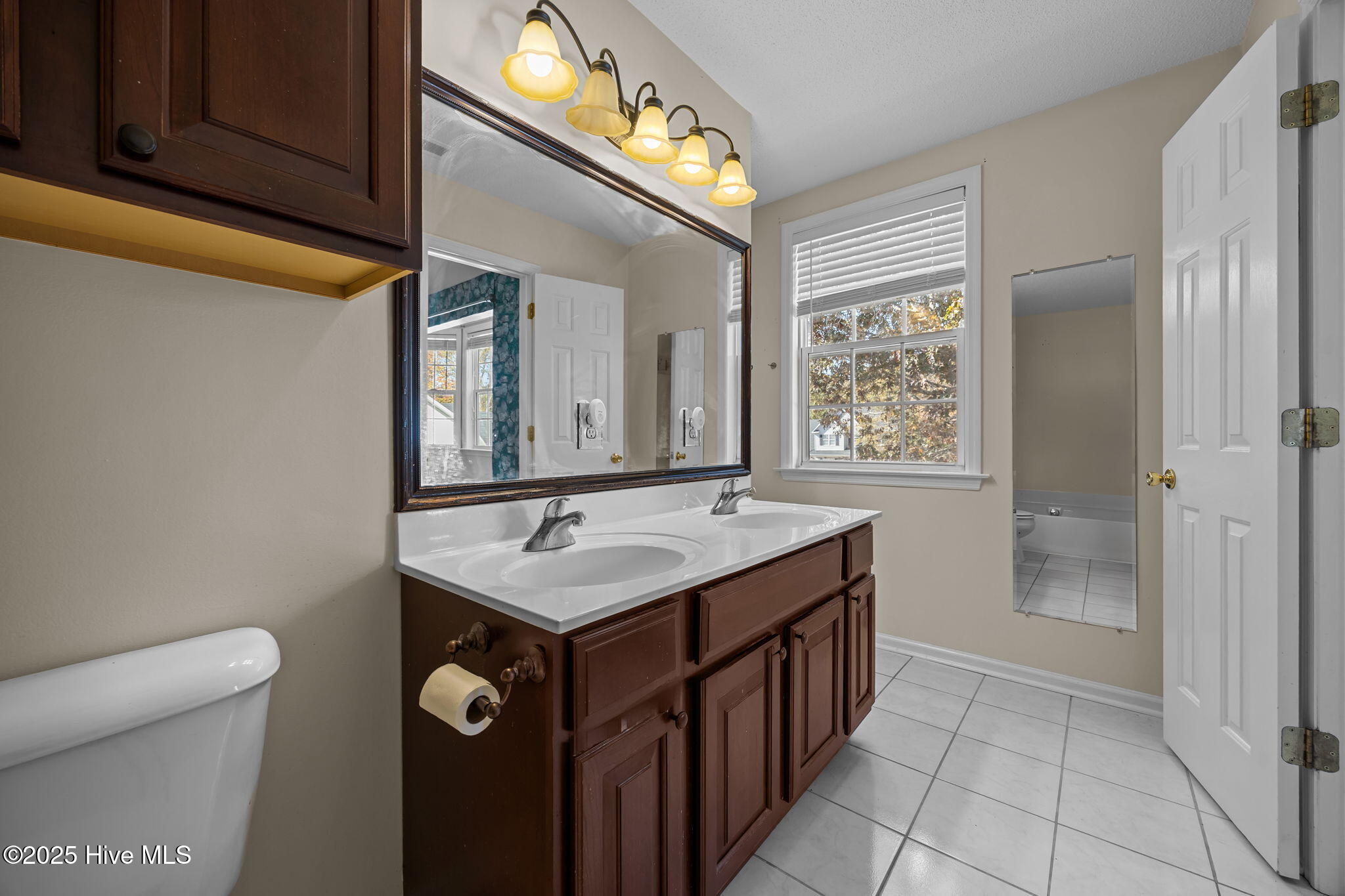 100541595 | Photo 42