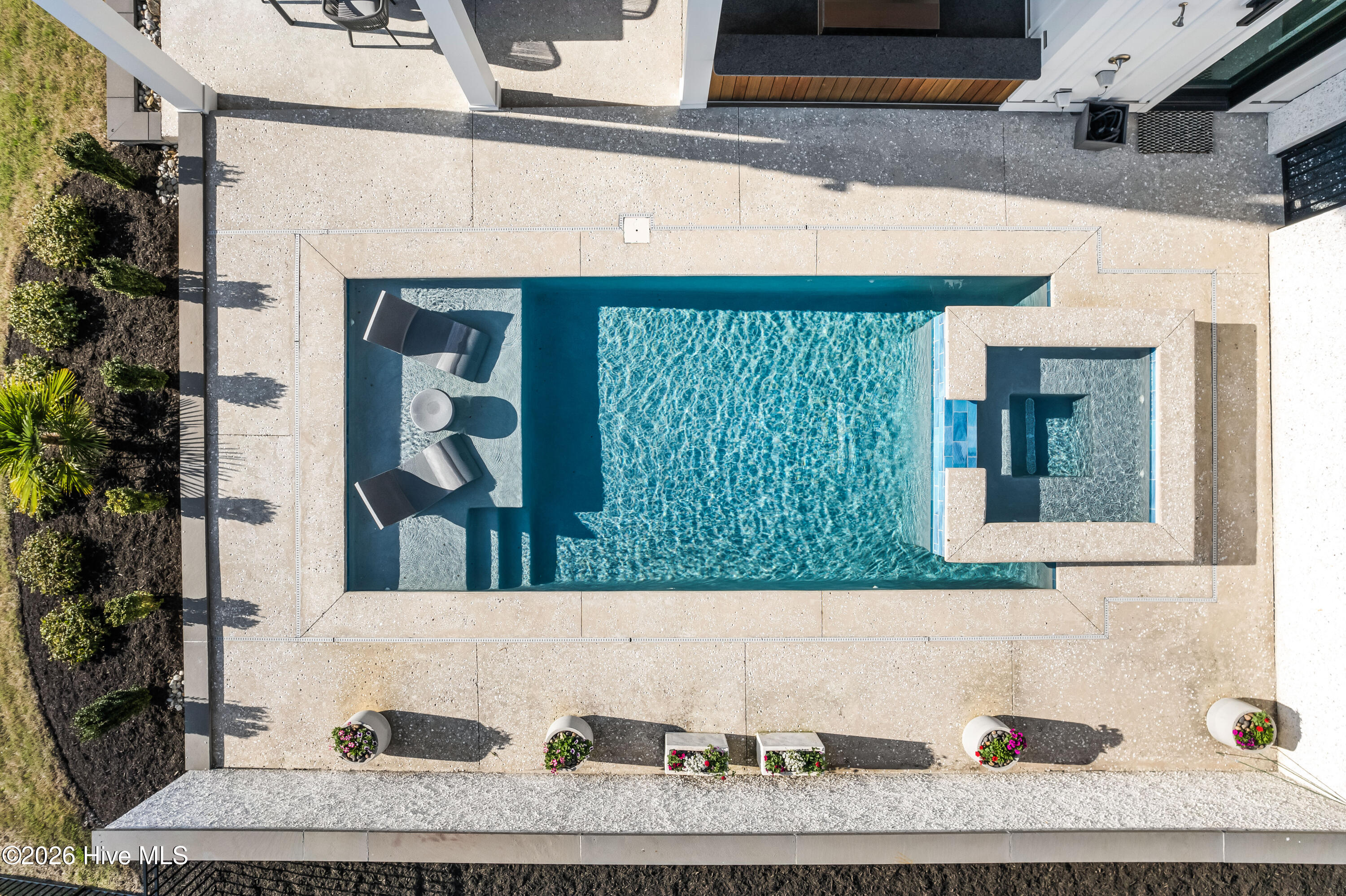 100567165 | Photo 84