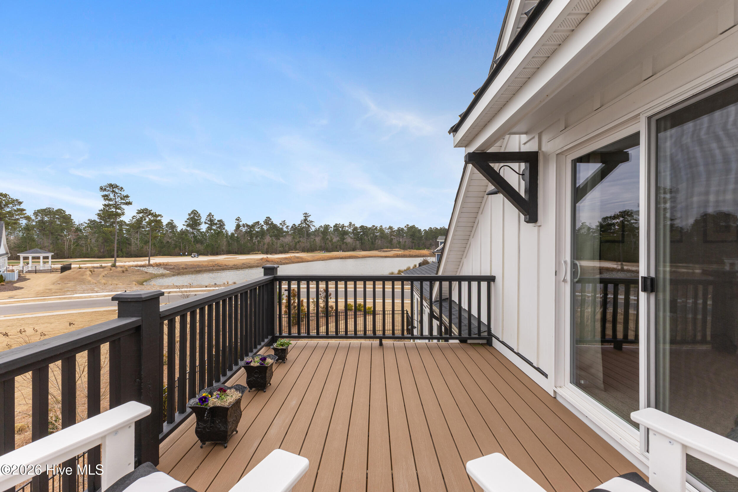 100557399 | Photo 59