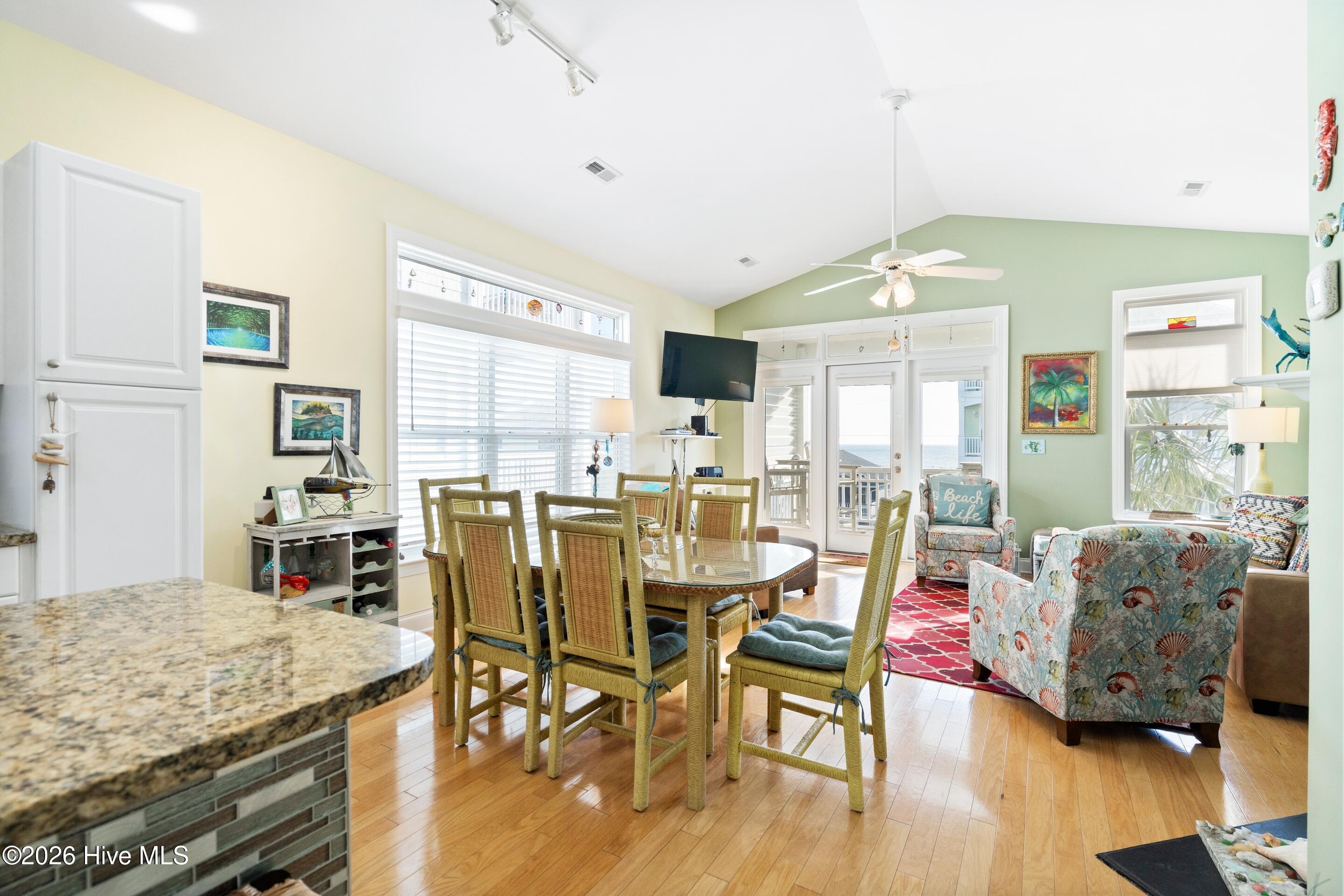 100547501 | Photo 11