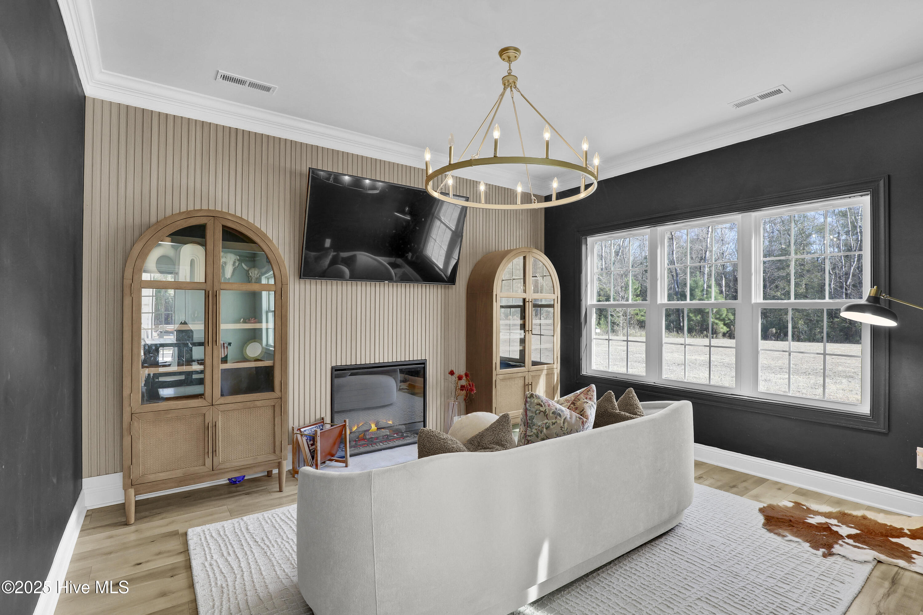 100546103 | Photo 17