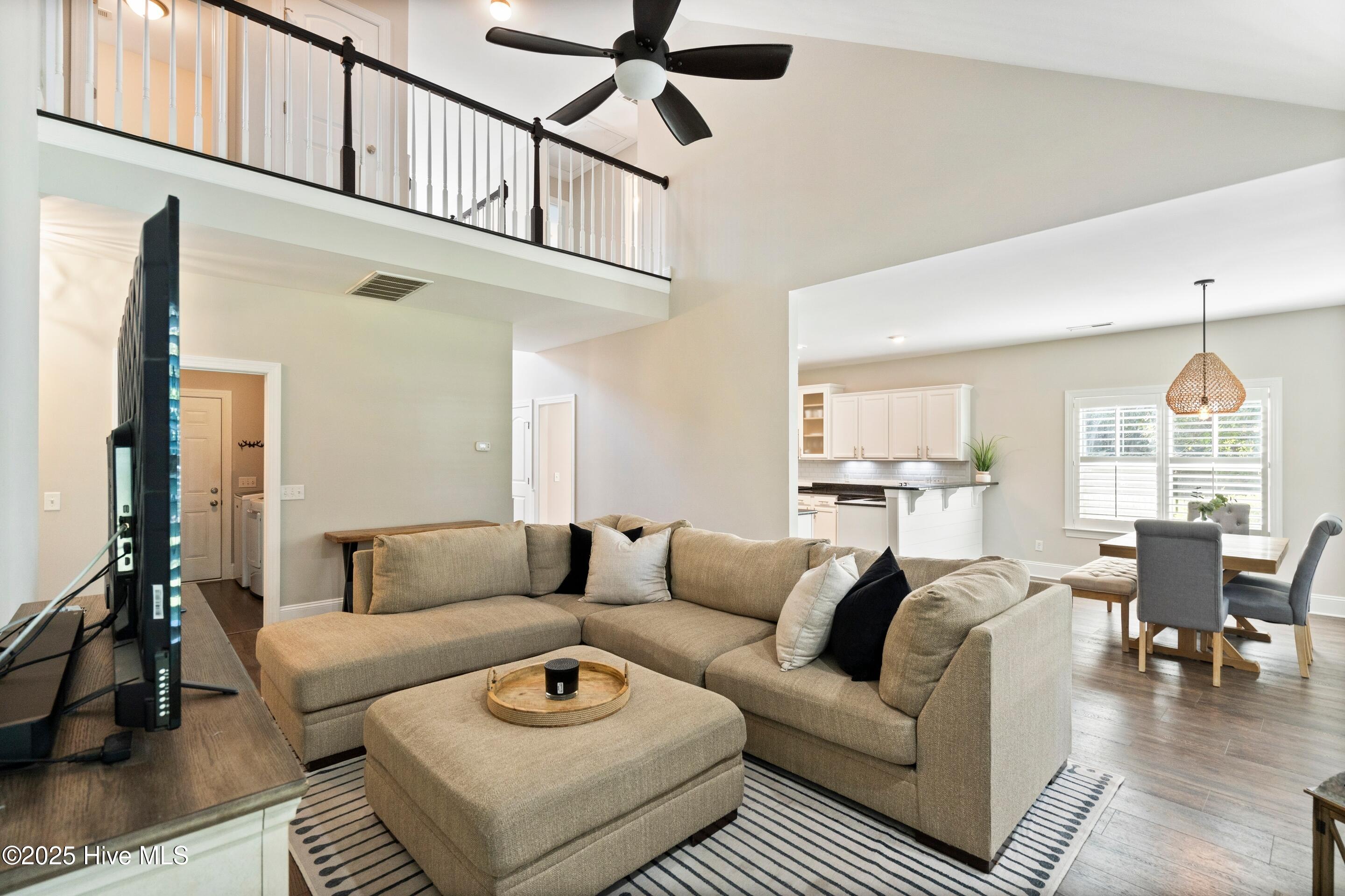 100529495 | Photo 11