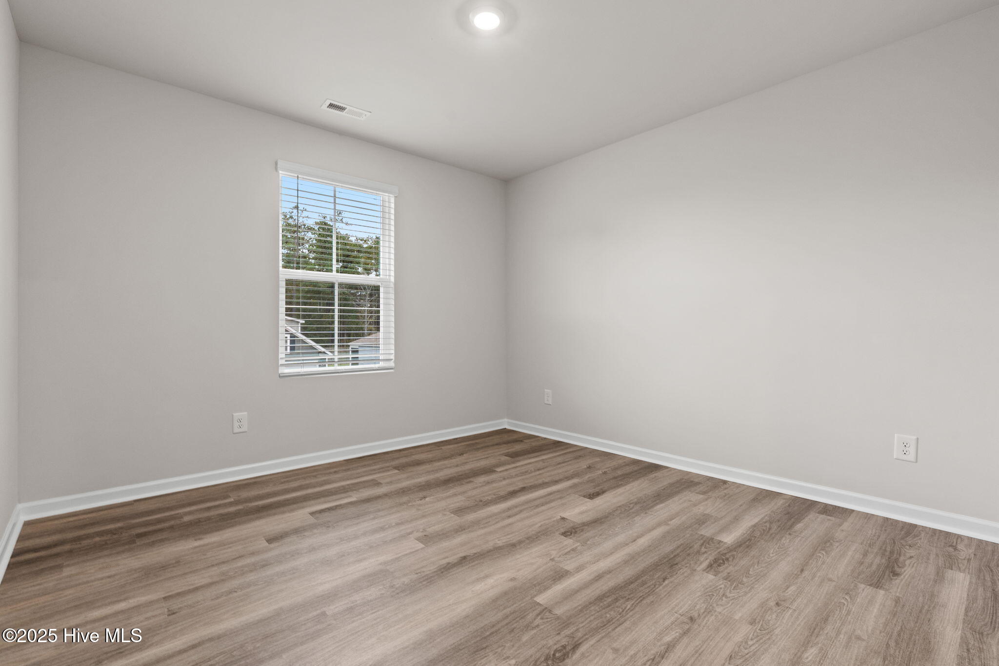 100506645 | Photo 16