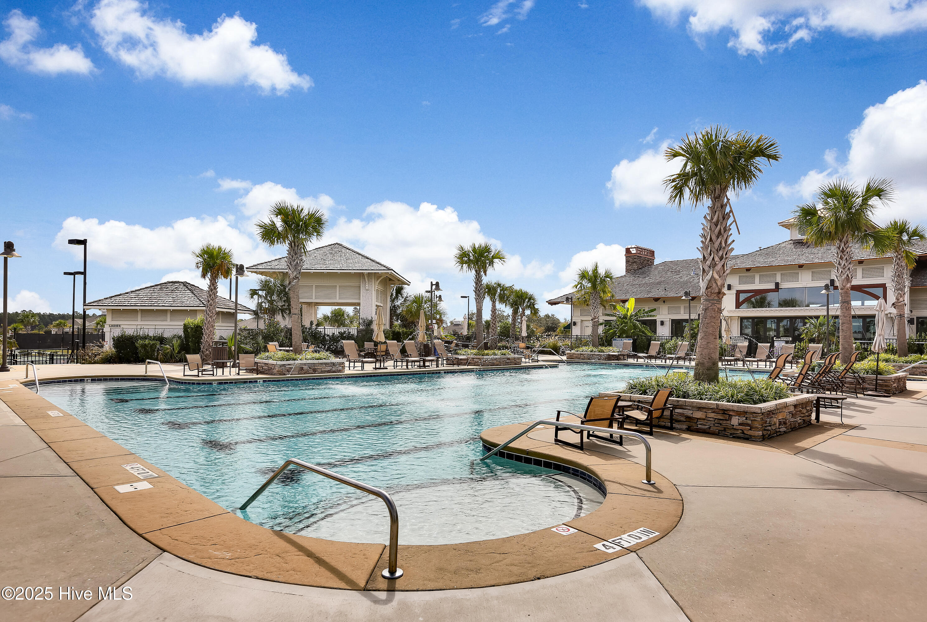 100557169 | Photo 69