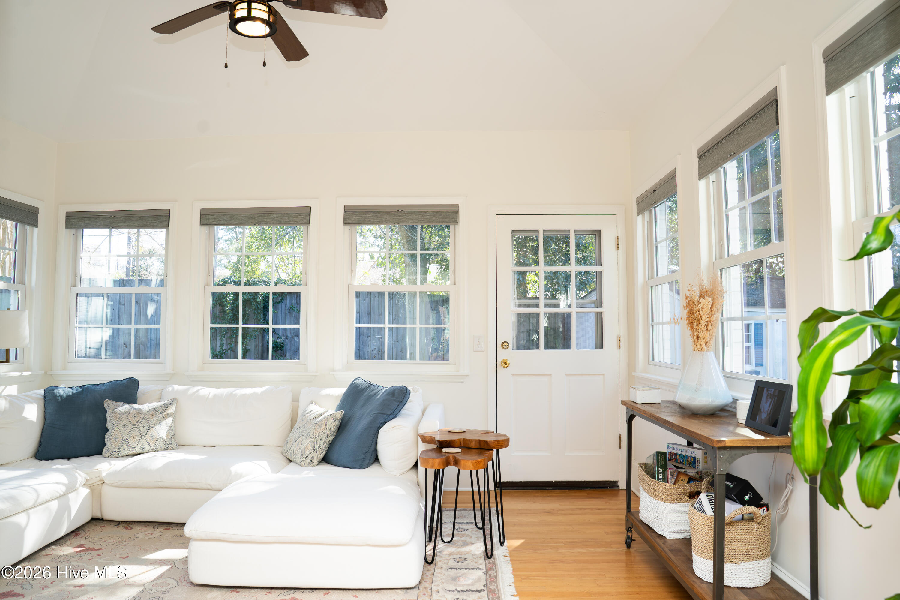 100558476 | Photo 34