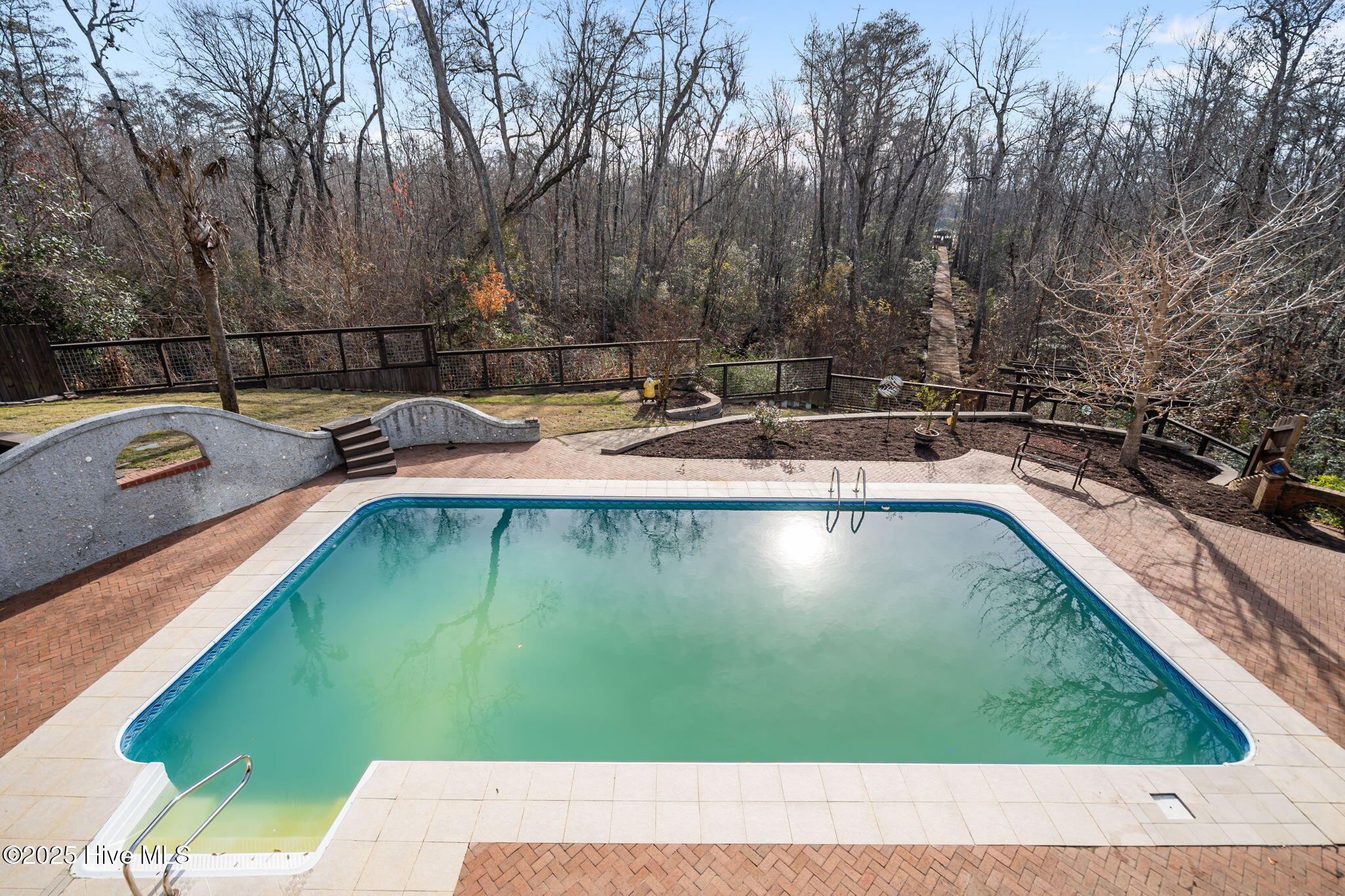 100536455 | Photo 52