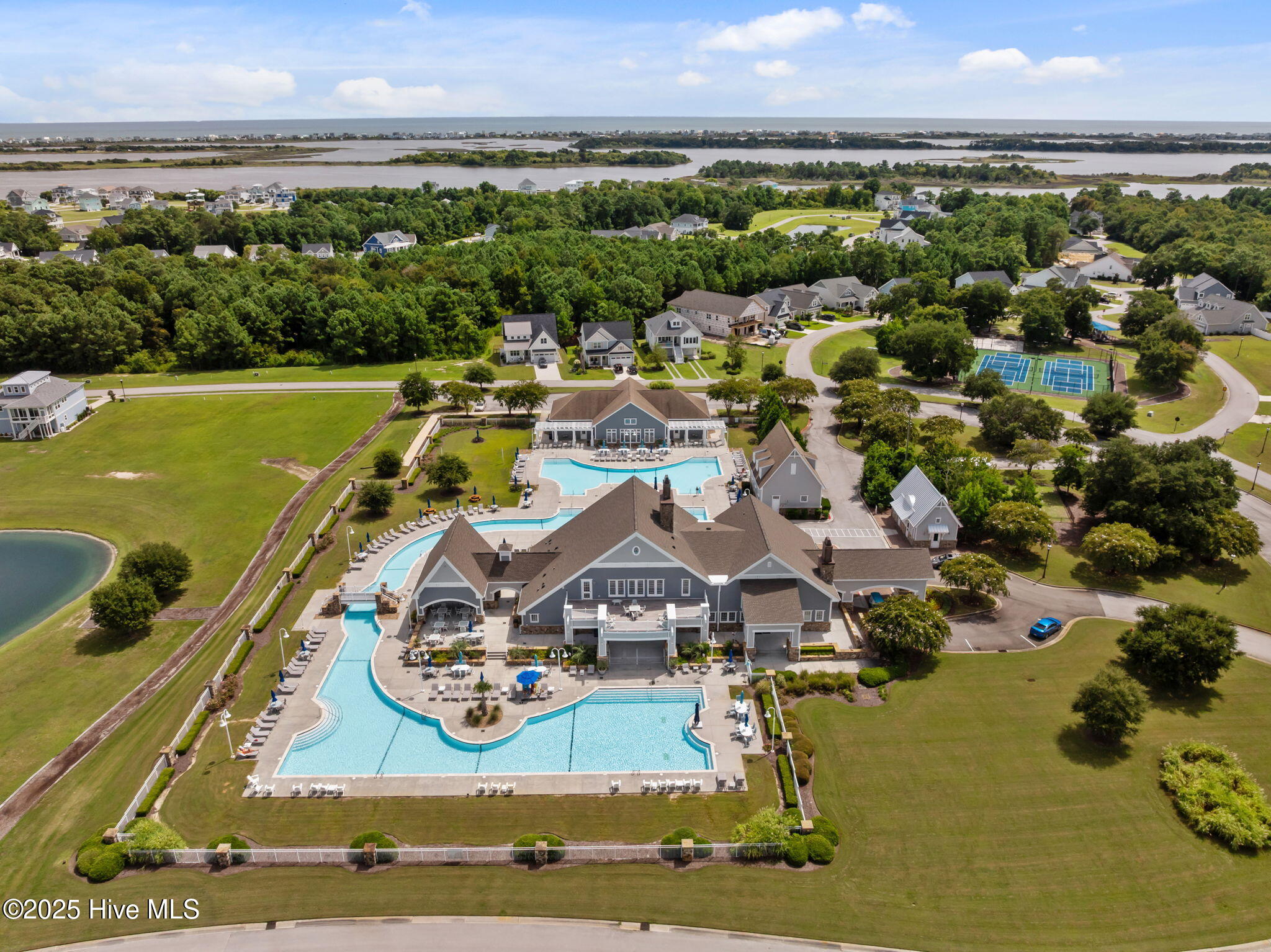 100527941 | Photo 51