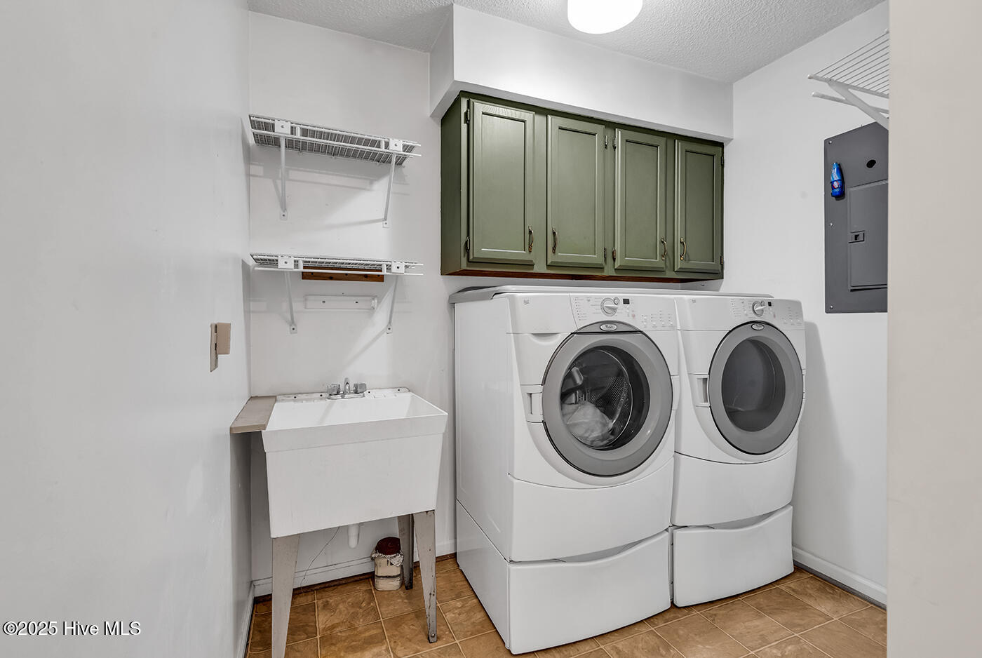 100536958 | Photo 27