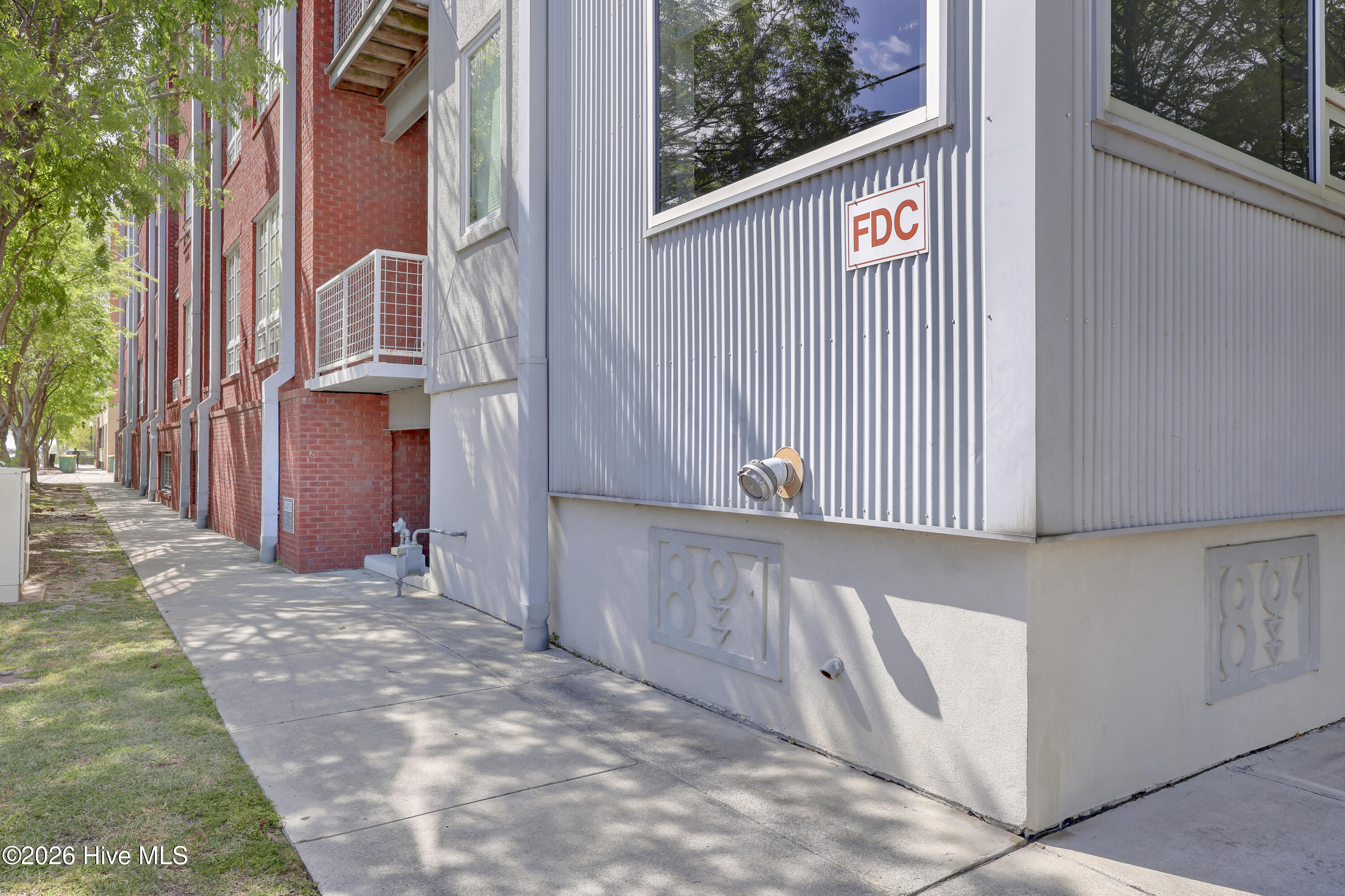 100566335 | Photo 33