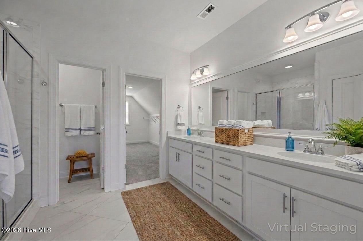 100567807 | Photo 36