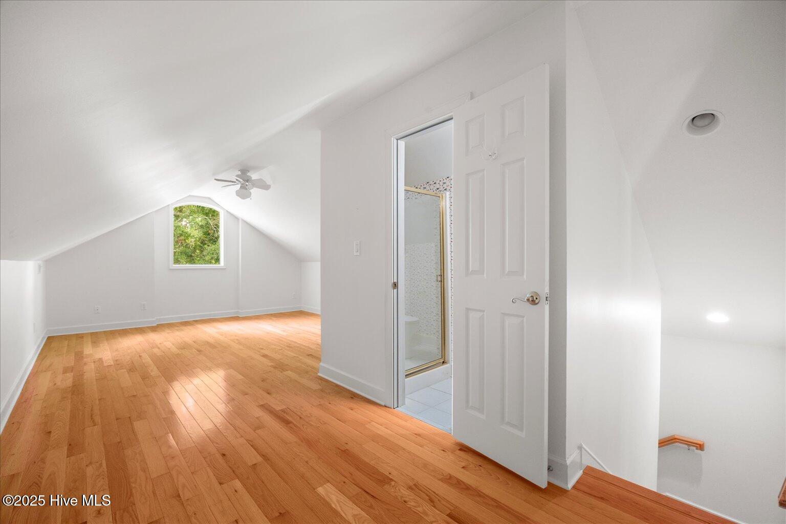 100527258 | Photo 44