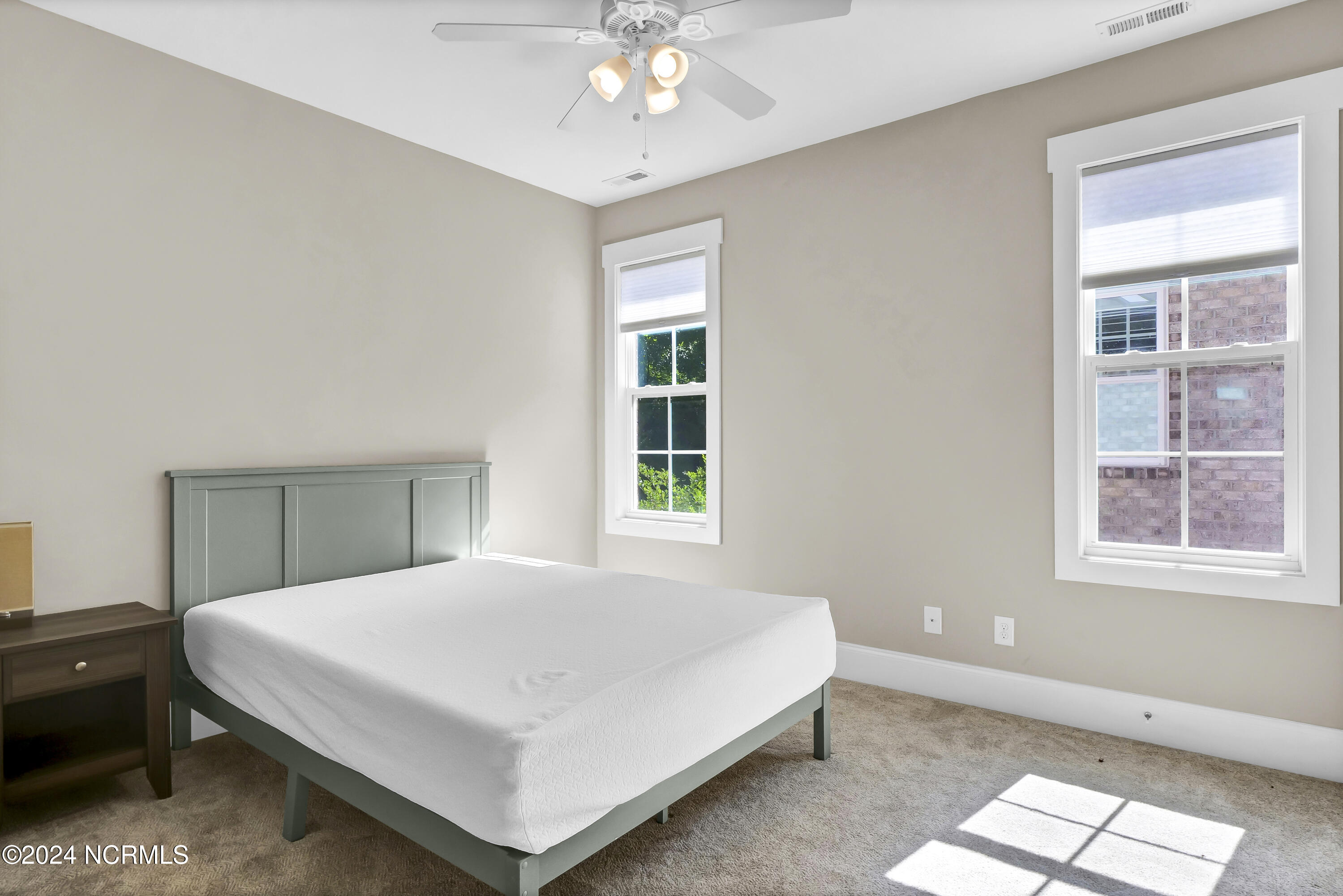 100565590 | Photo 22