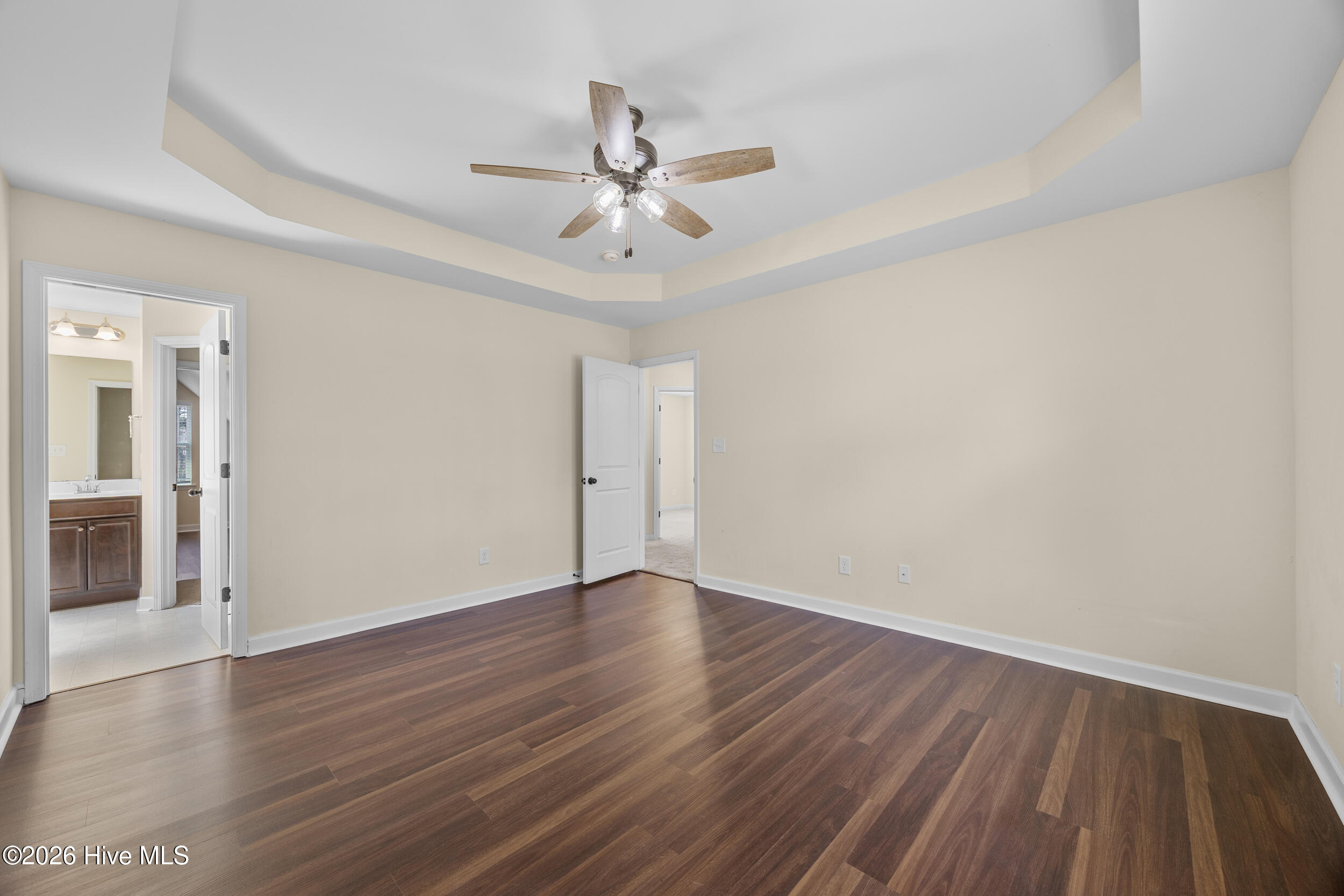 100553929 | Photo 22