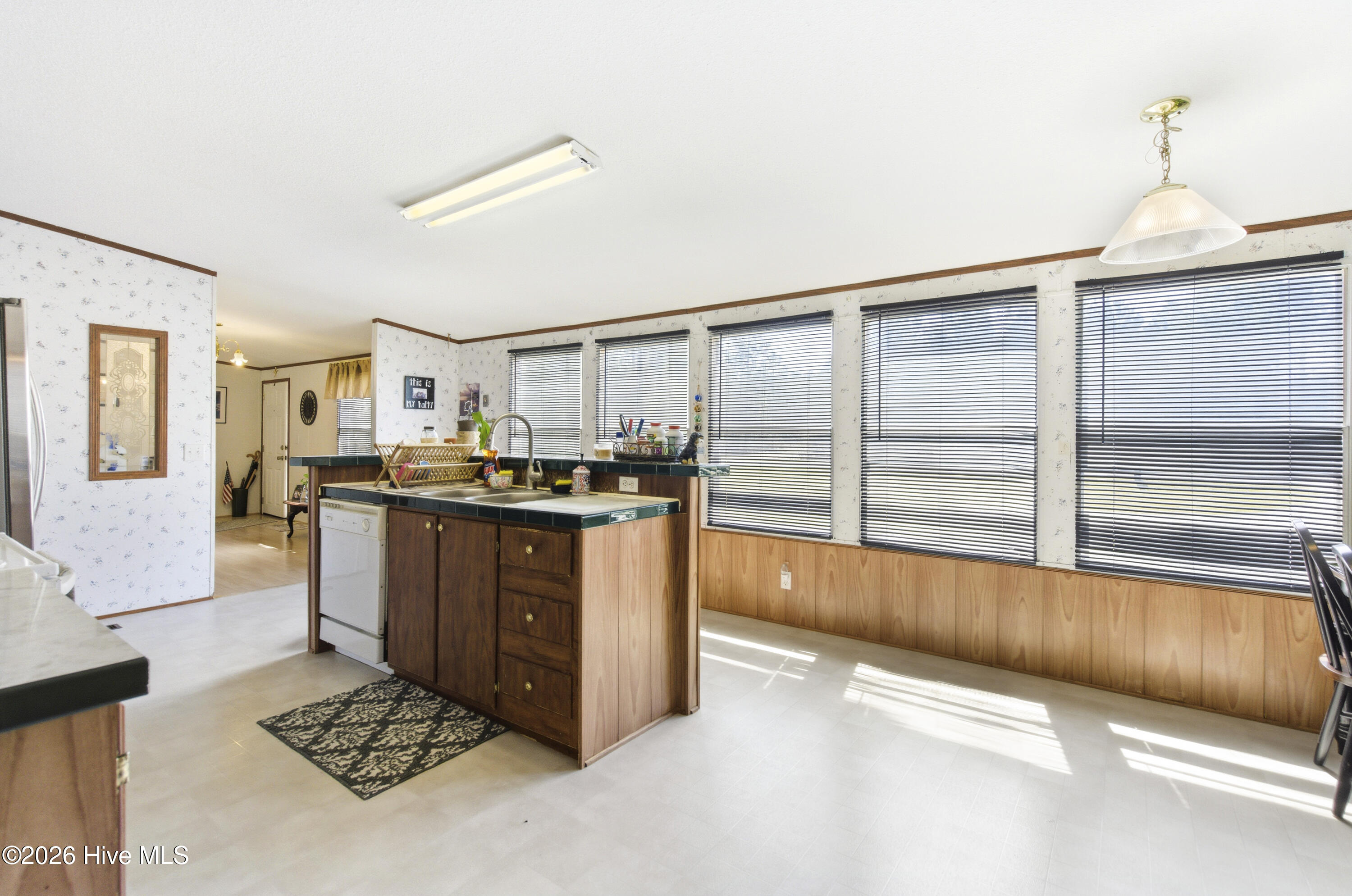 100565497 | Photo 37