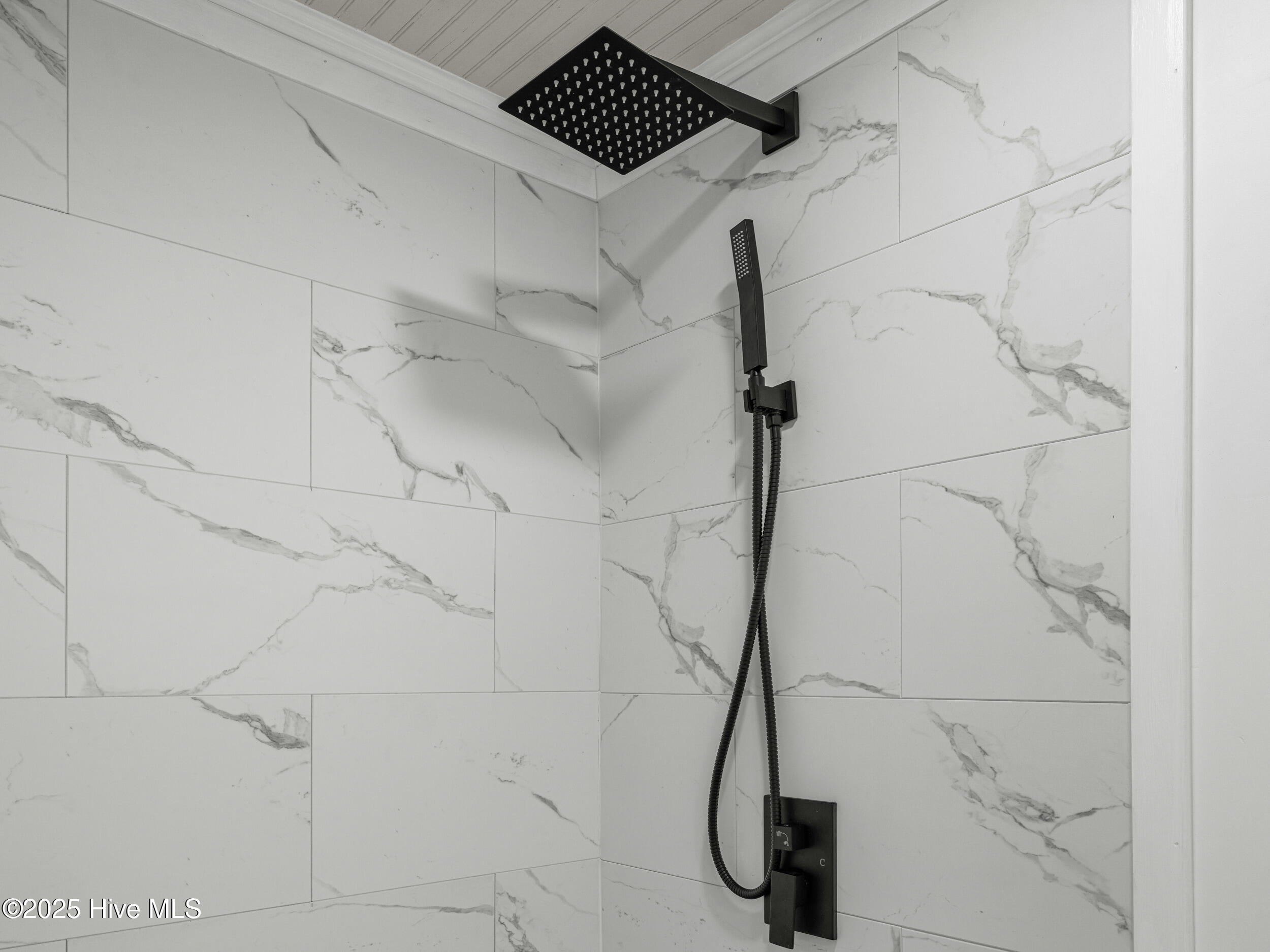 100545373 | Photo 30