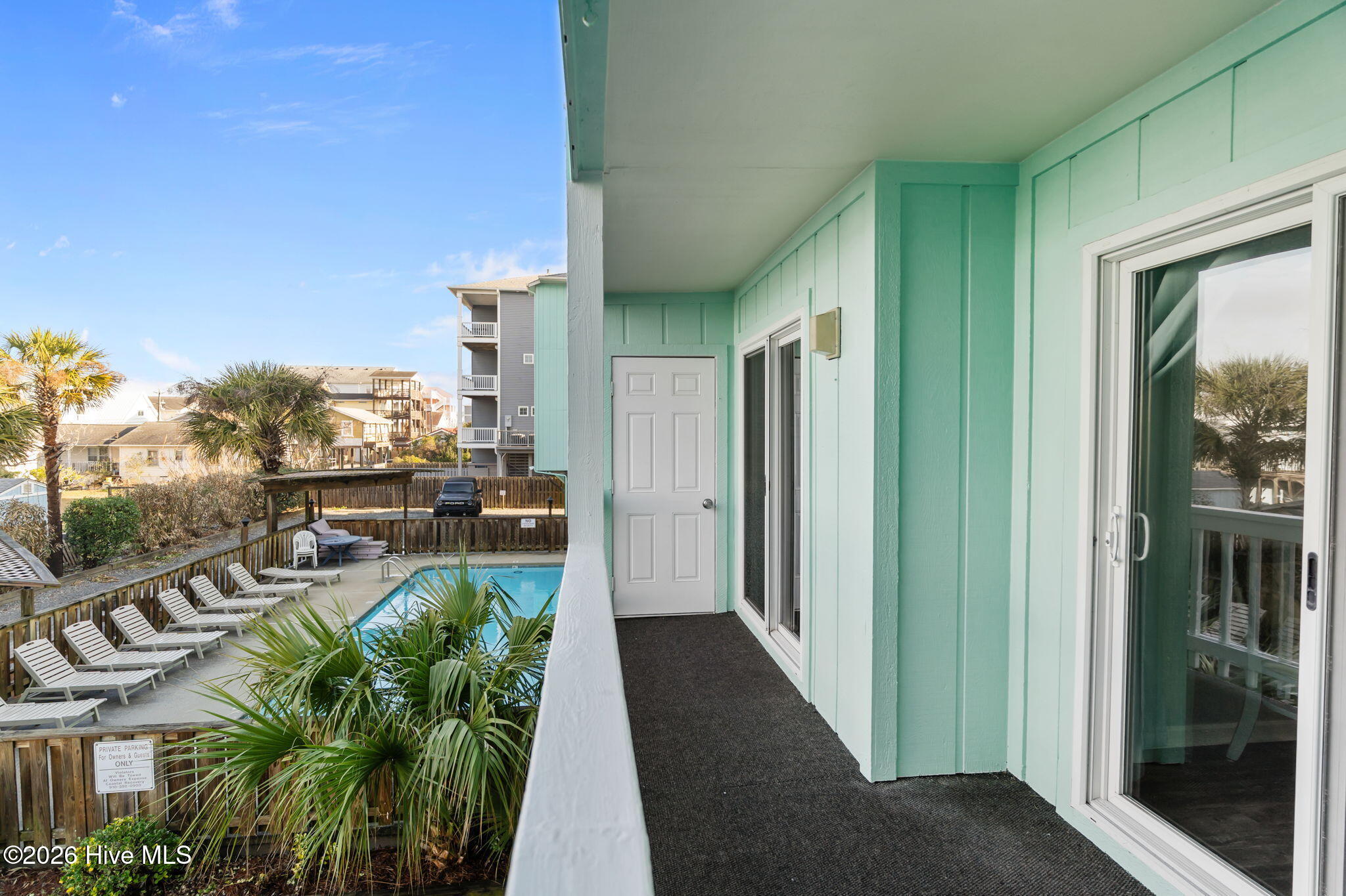 100560937 | Photo 36