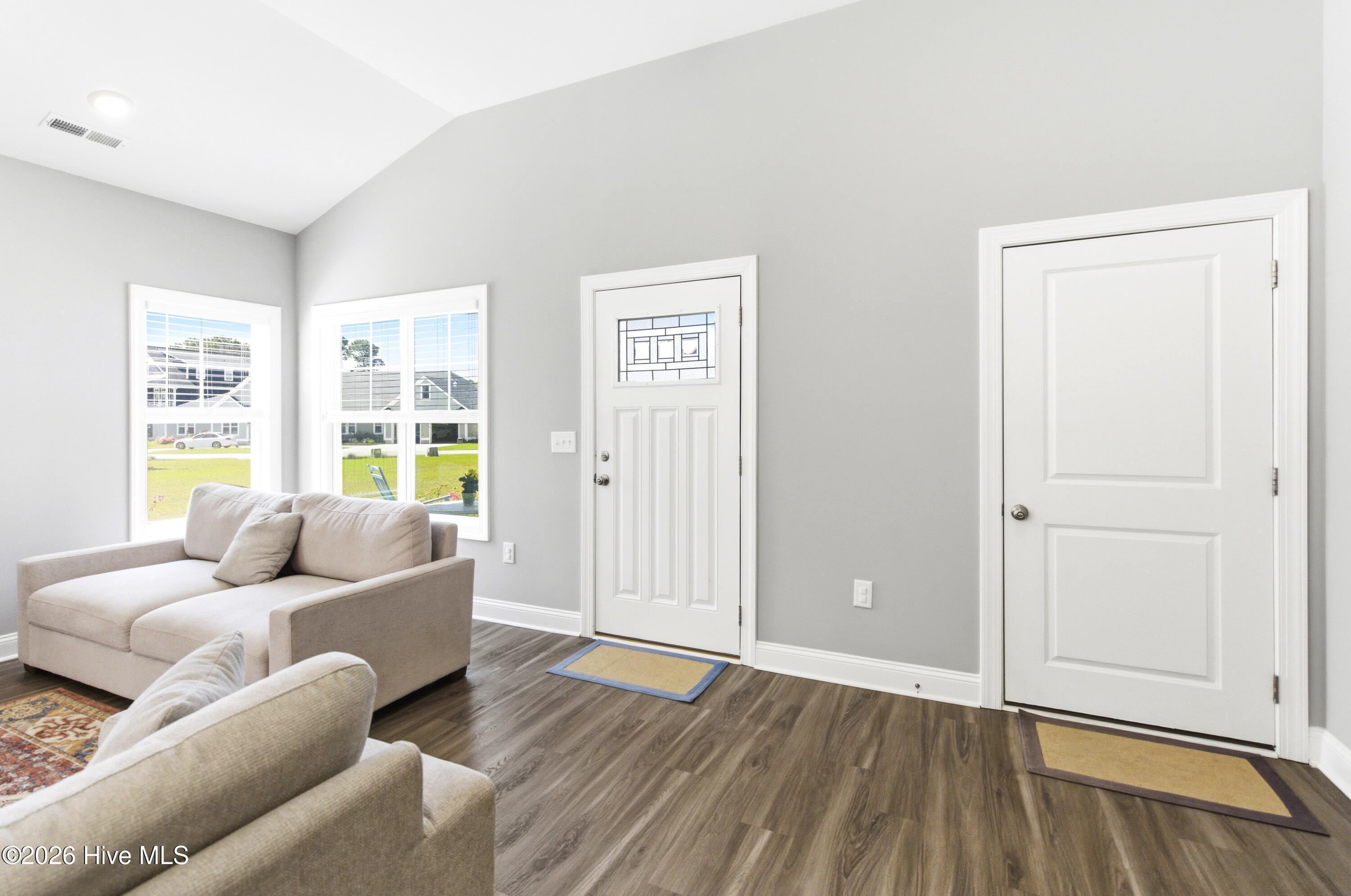 100568018 | Photo 16