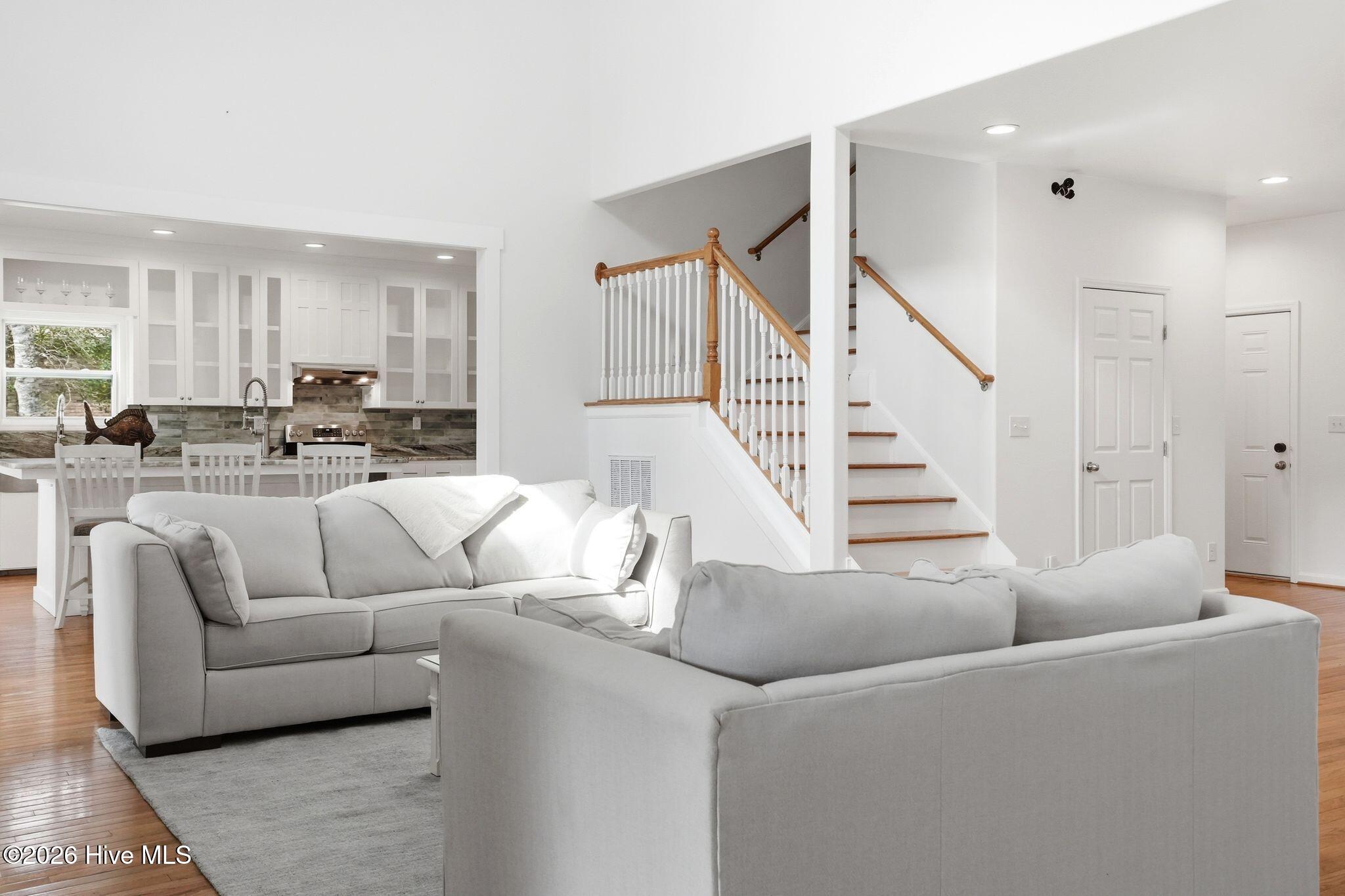 100560935 | Photo 18