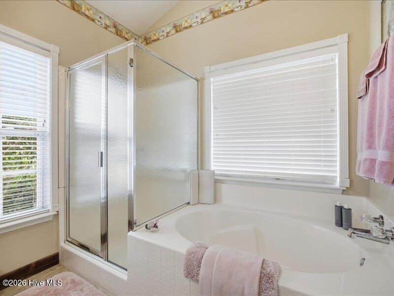 100548823 | Photo 32