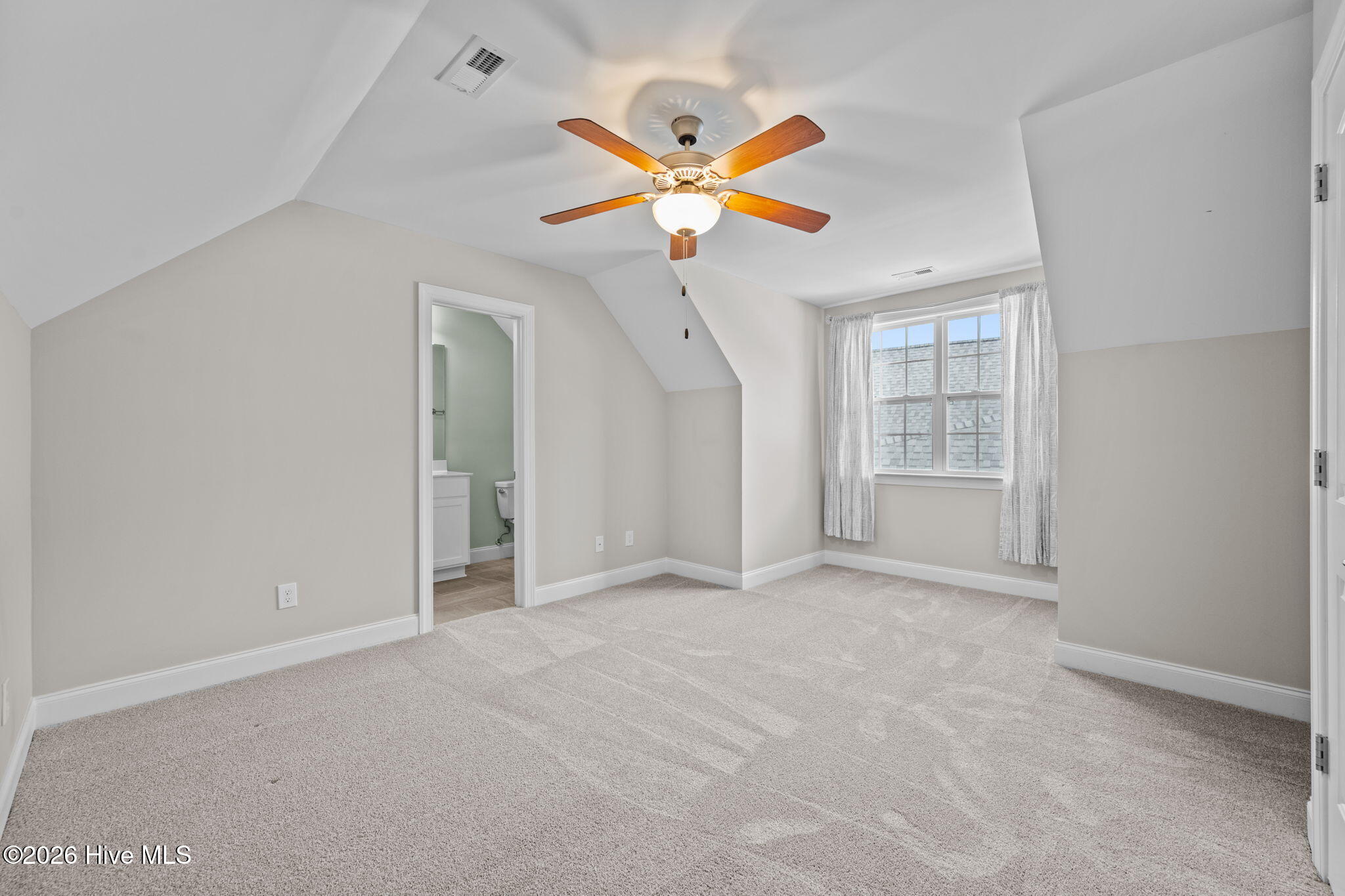 100557618 | Photo 45