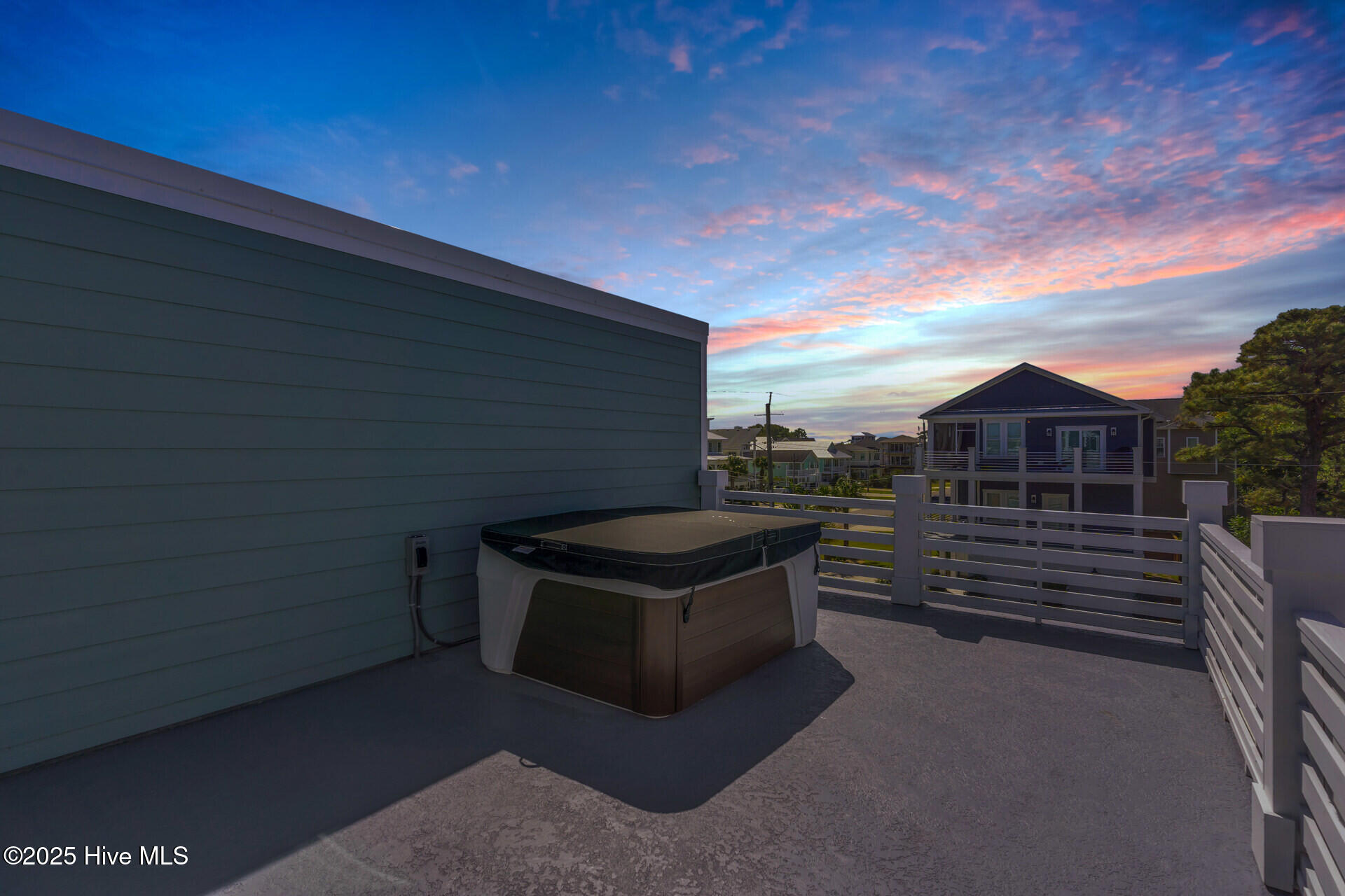 100534811 | Photo 24