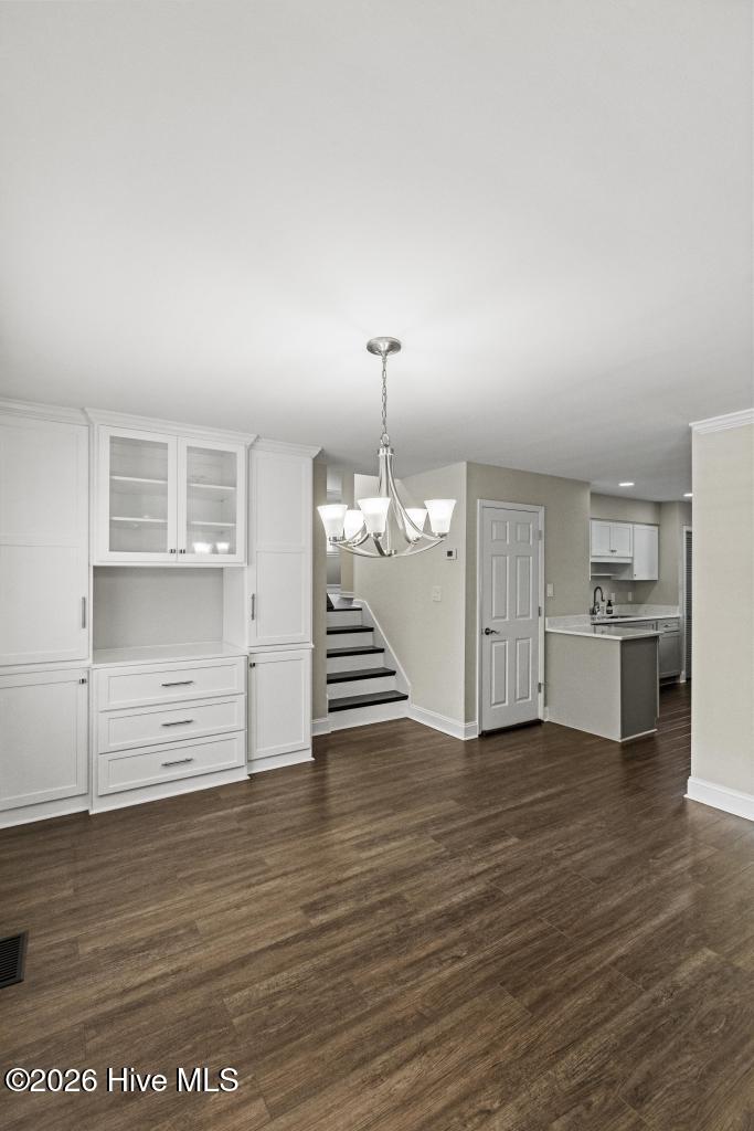 100570465 | Photo 11