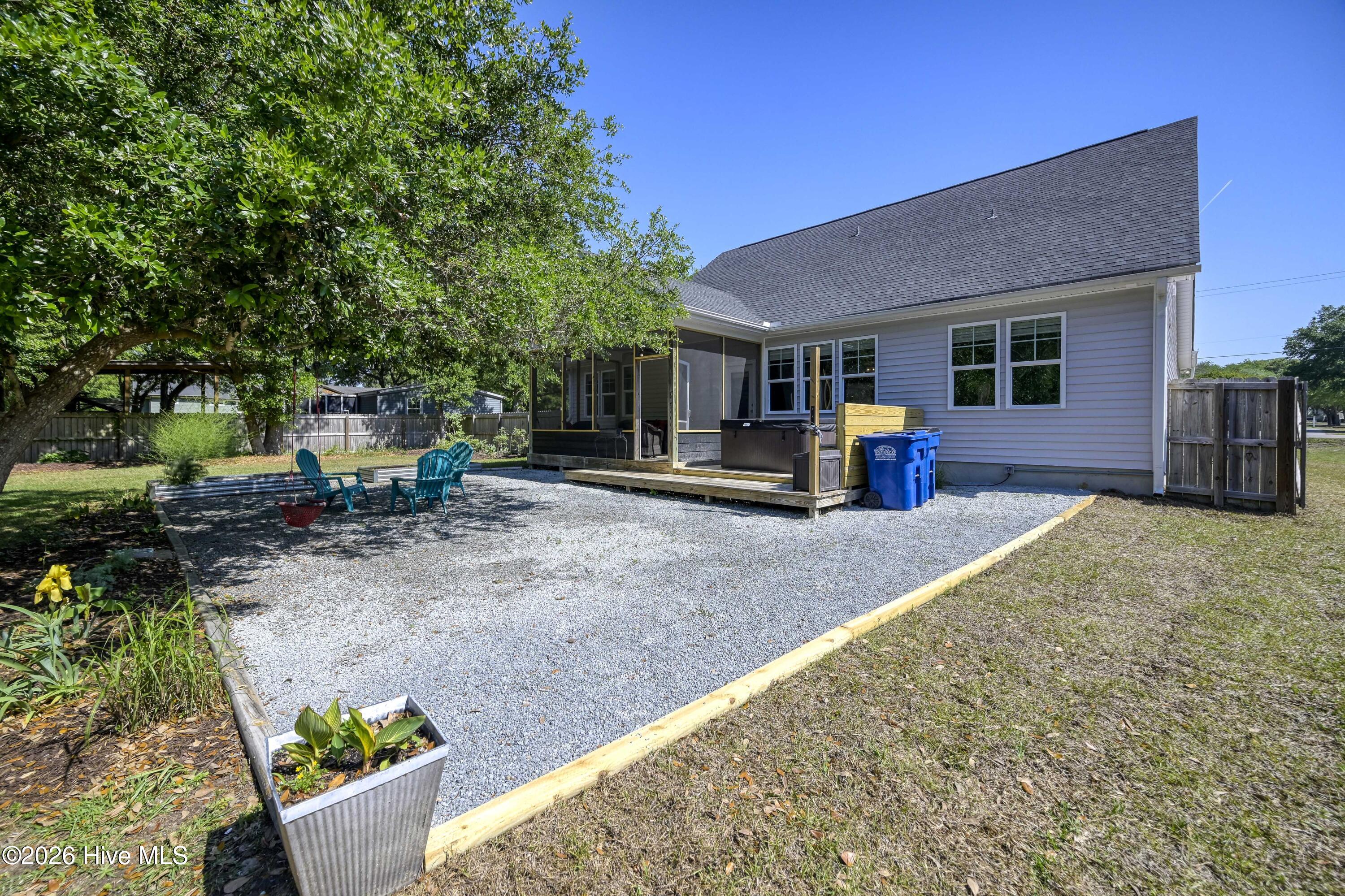 100569284 | Photo 36