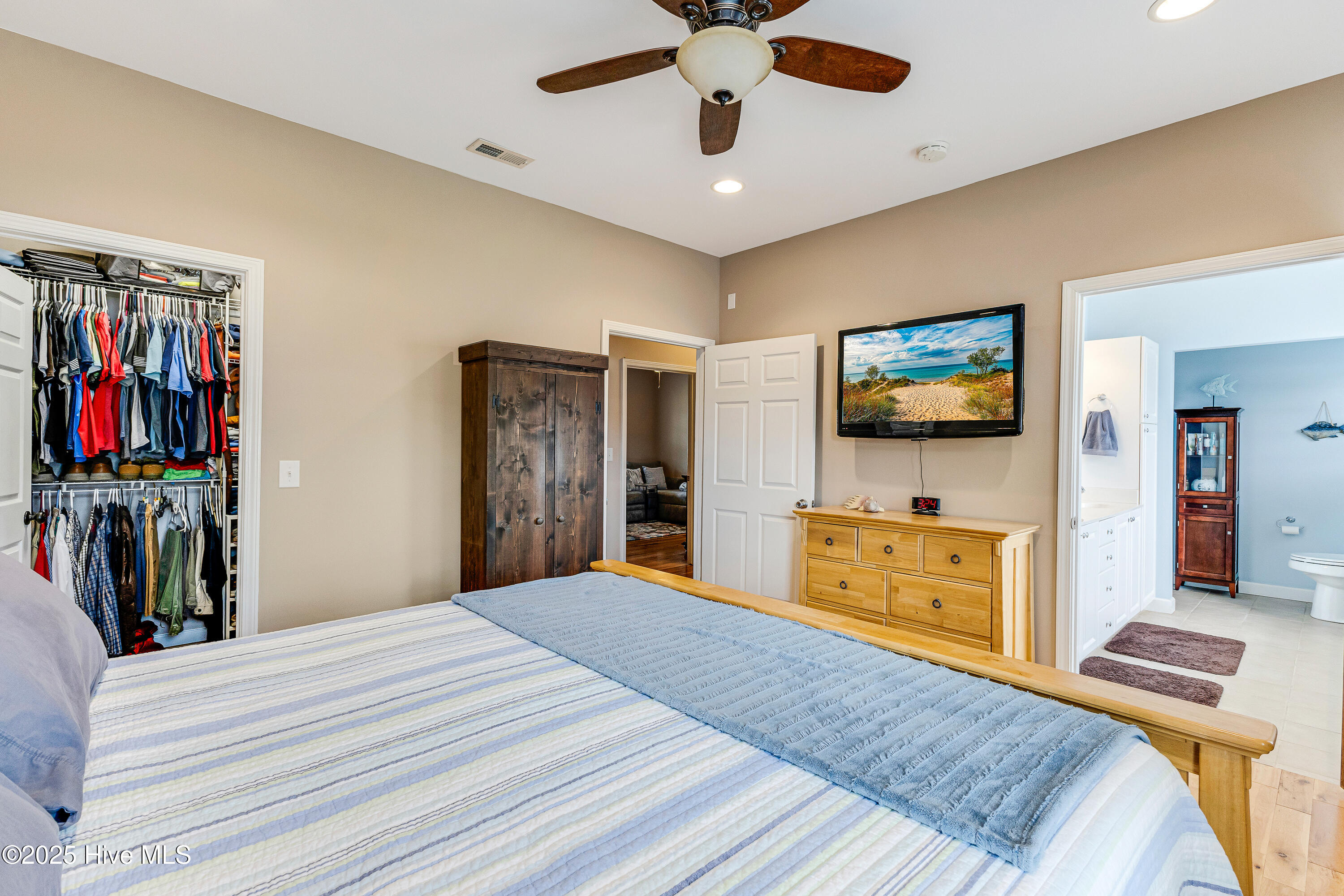 100536625 | Photo 23