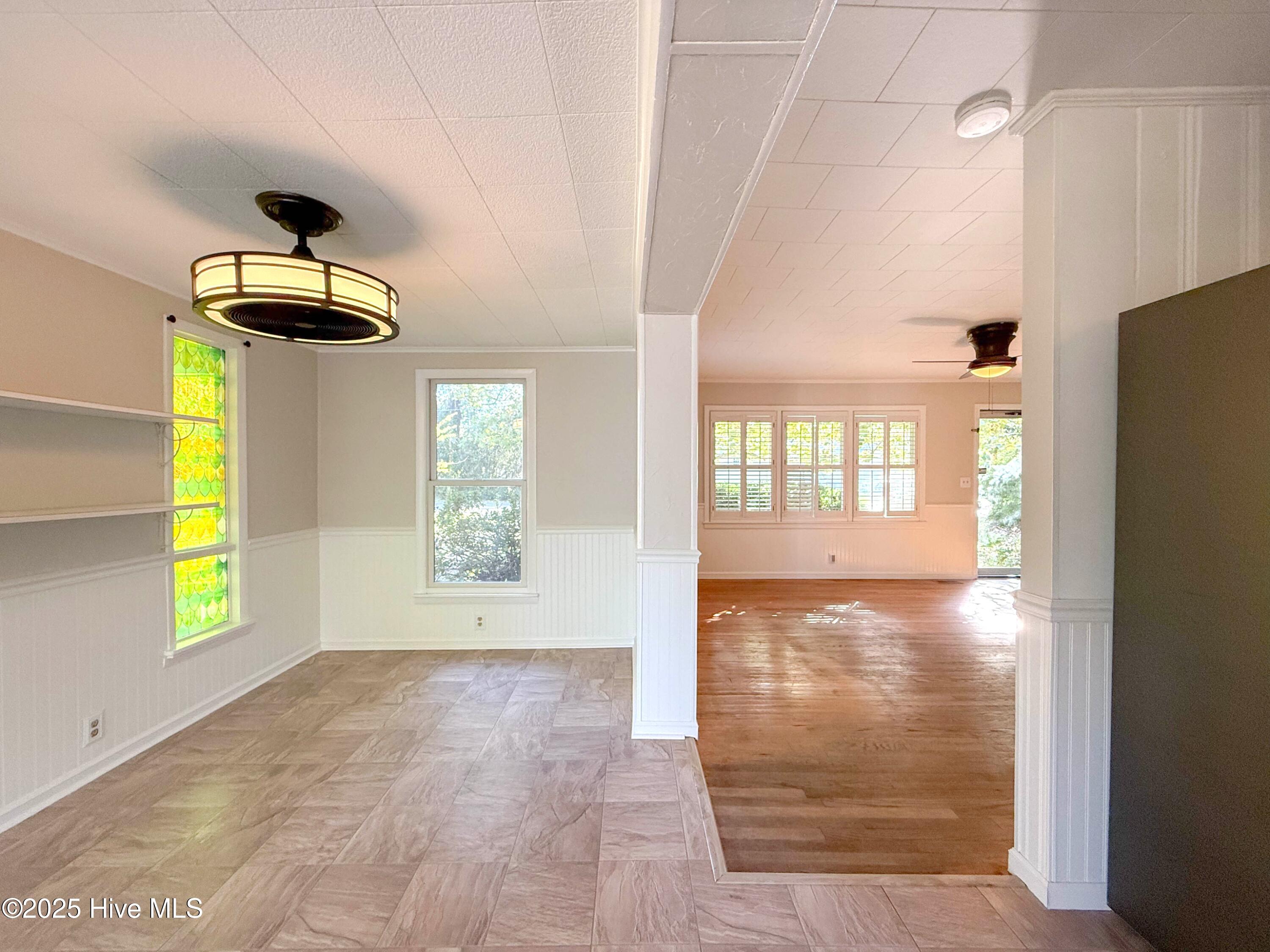 100537869 | Photo 16