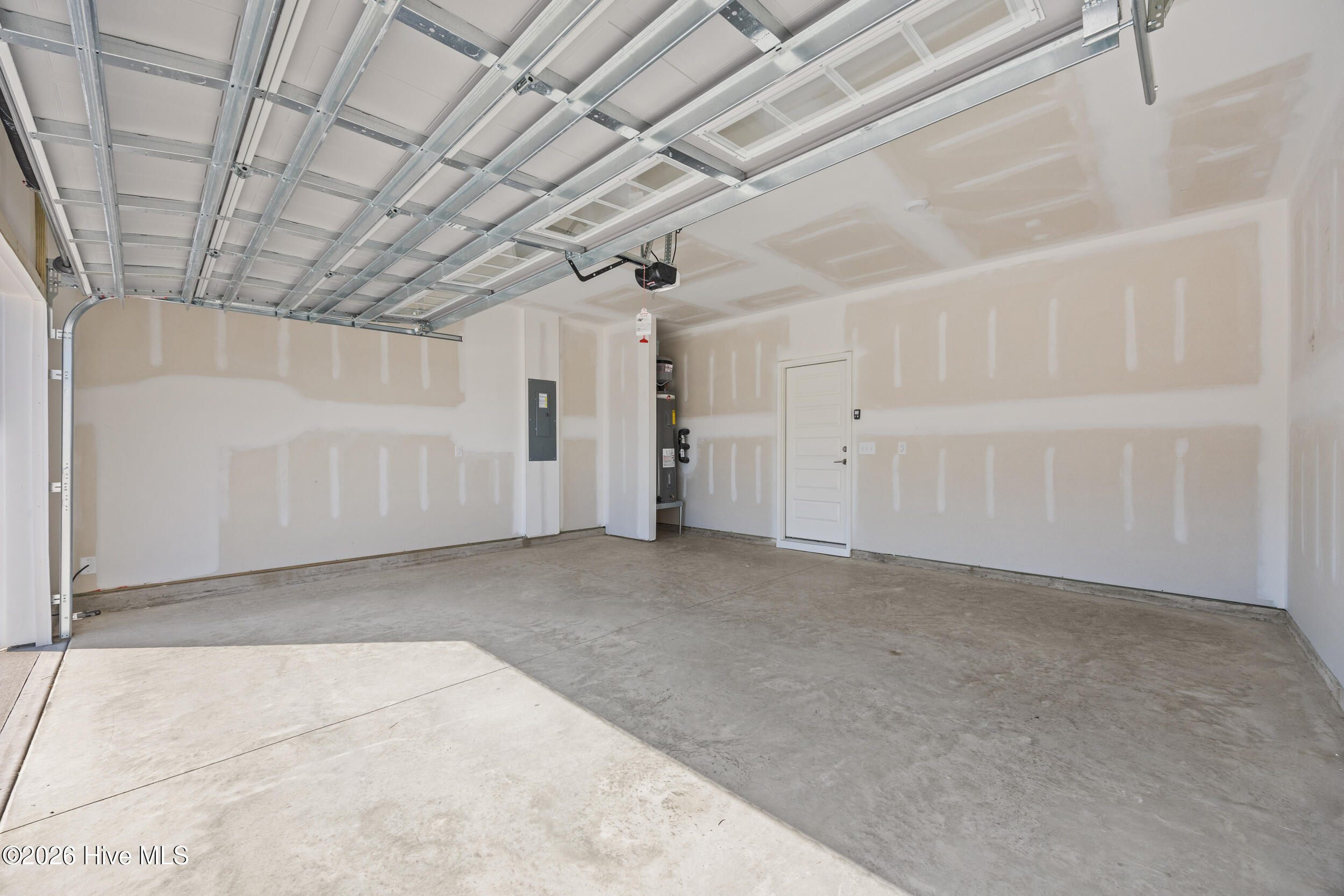 100539841 | Photo 48