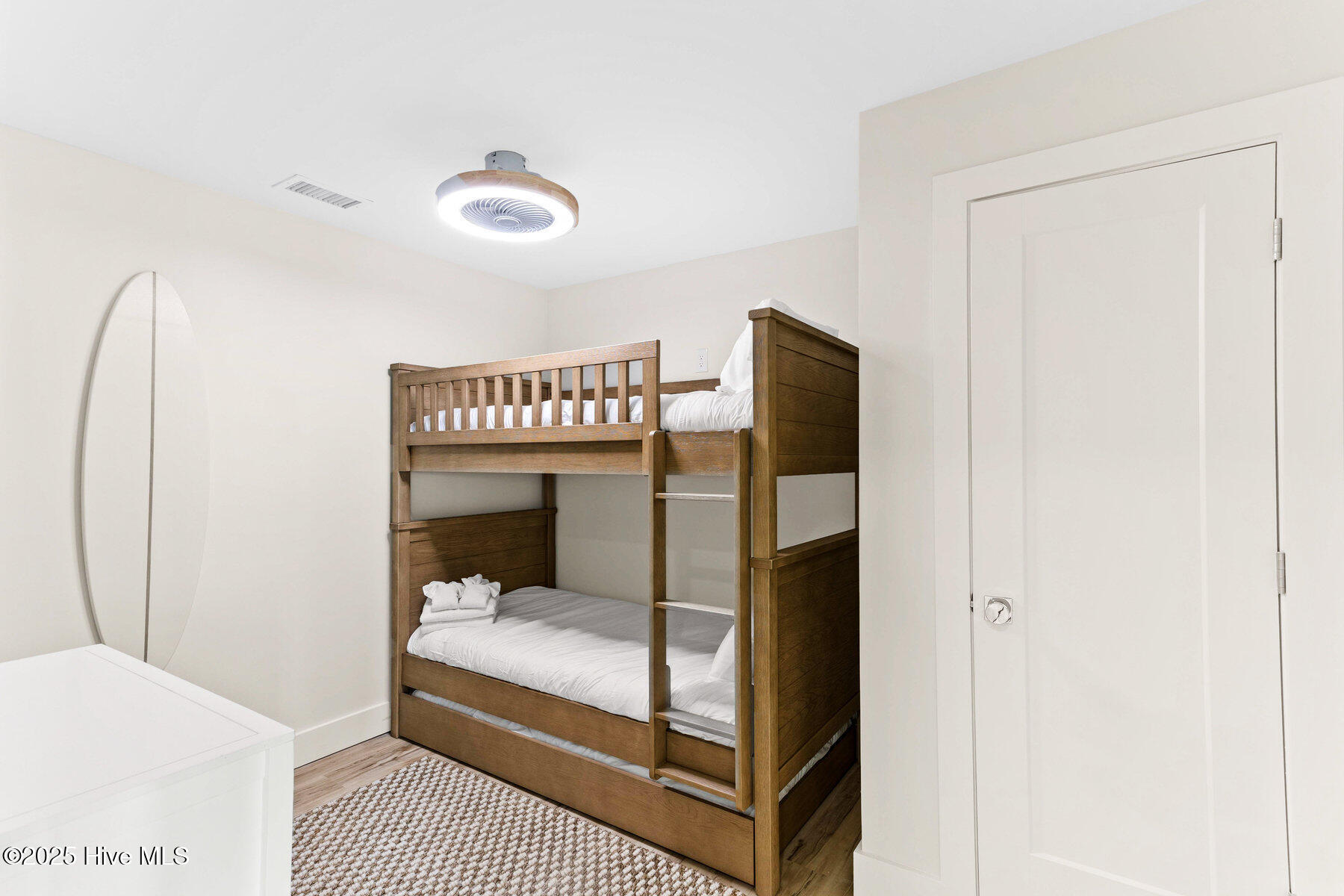 100523204 | Photo 34