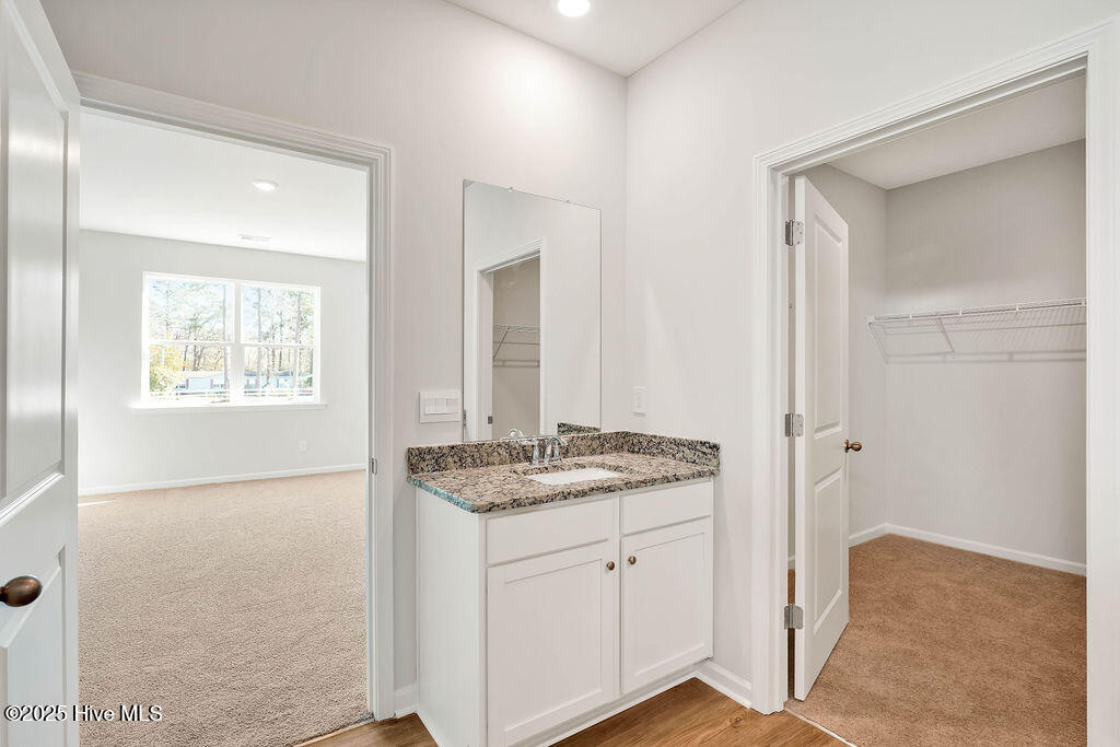 100561109 | Photo 27