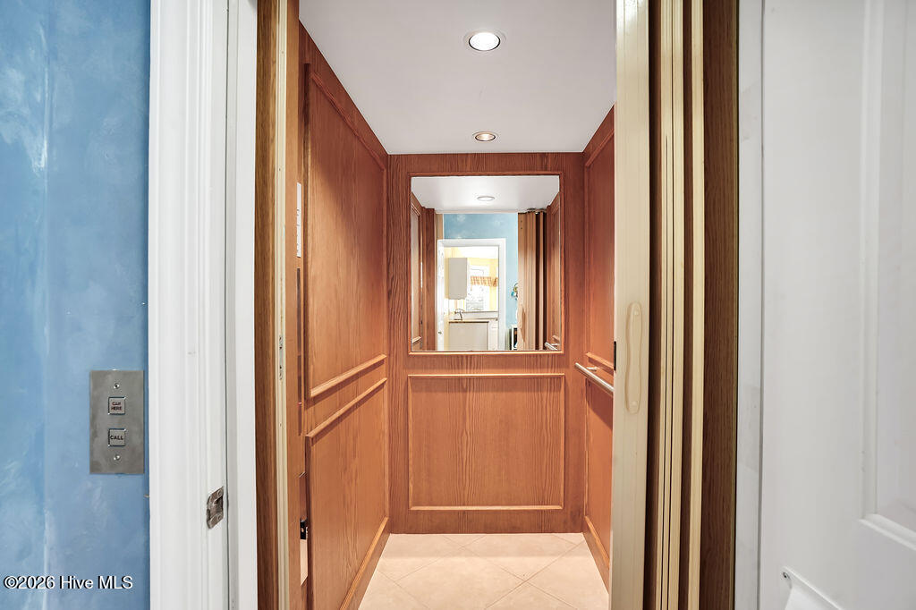 100563710 | Photo 26