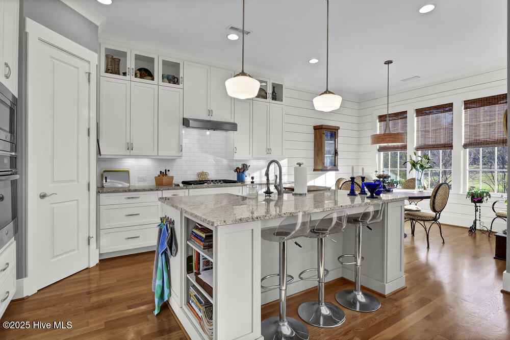 100536027 | Photo 12