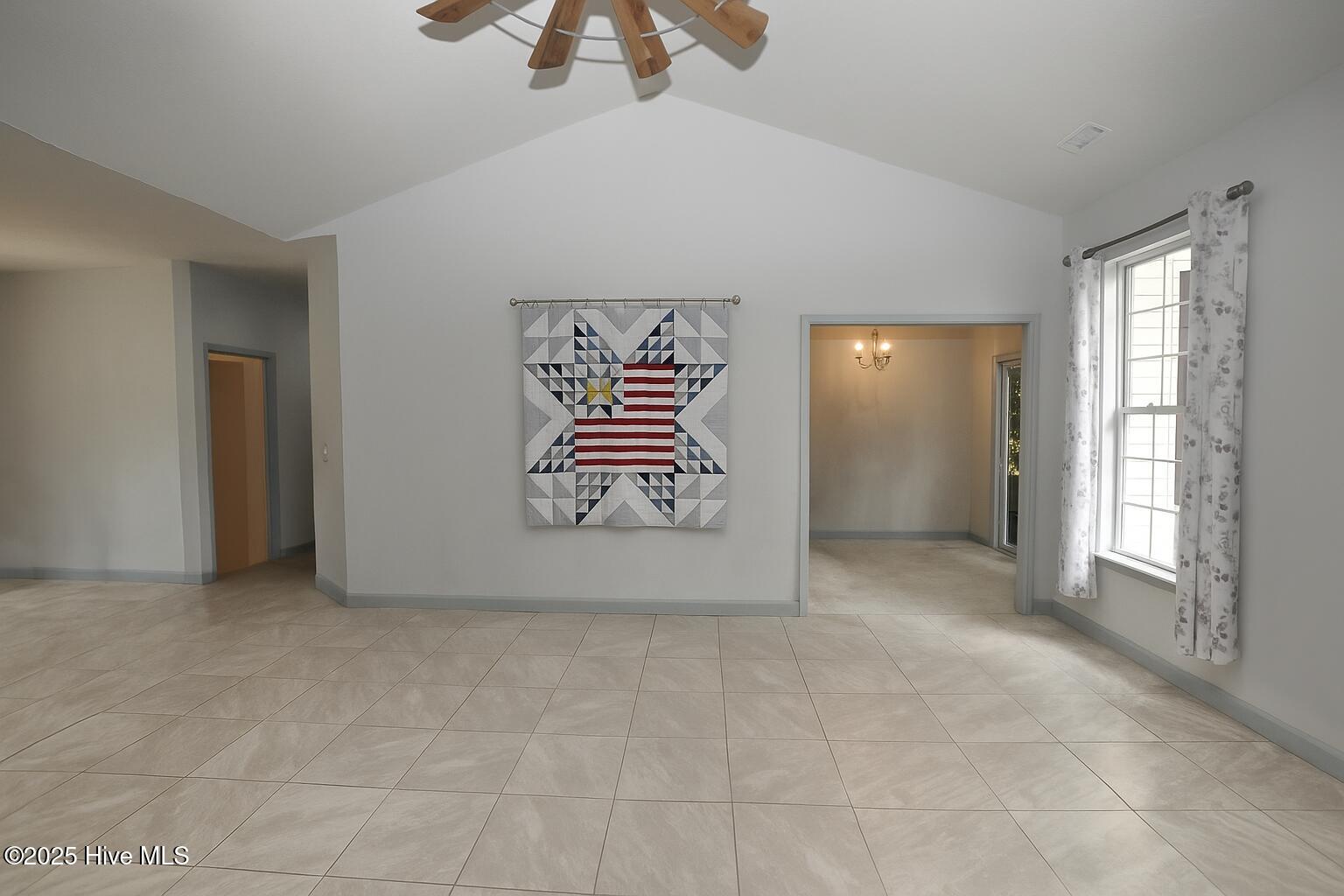 100519003 | Photo 11