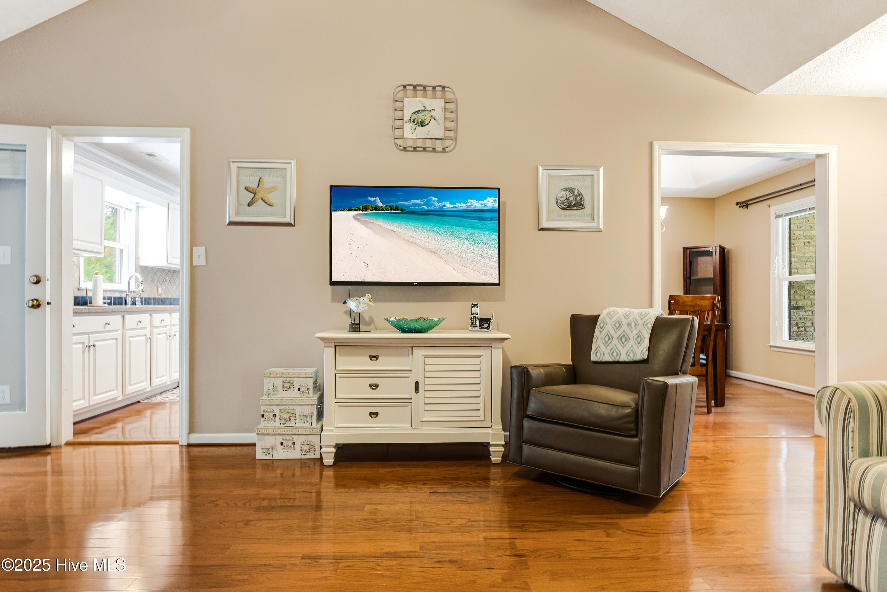 100508279 | Photo 13