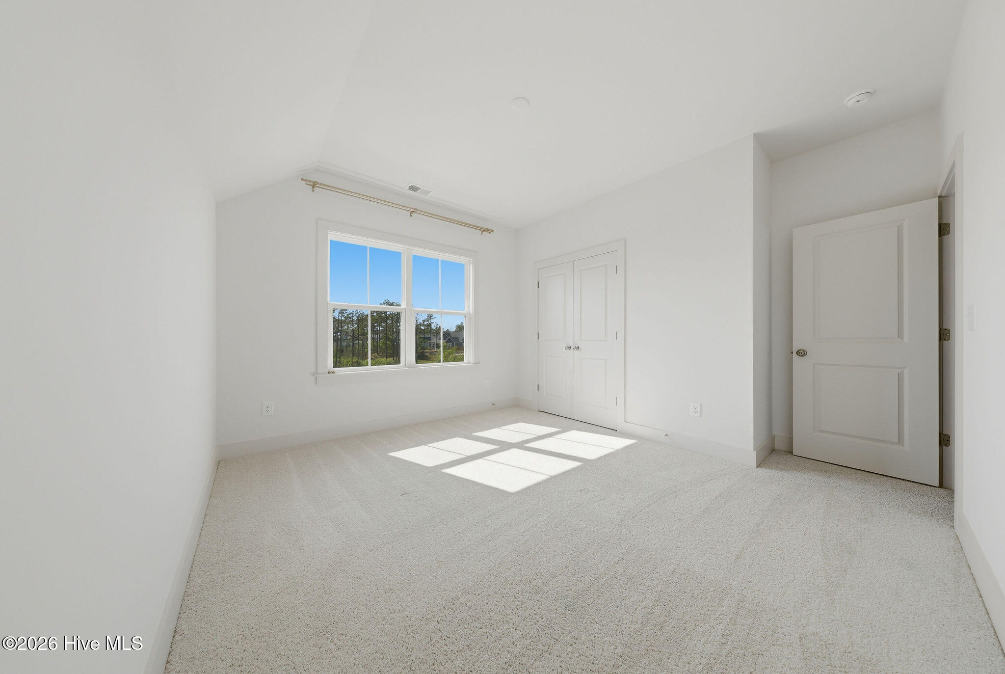 100567924 | Photo 36