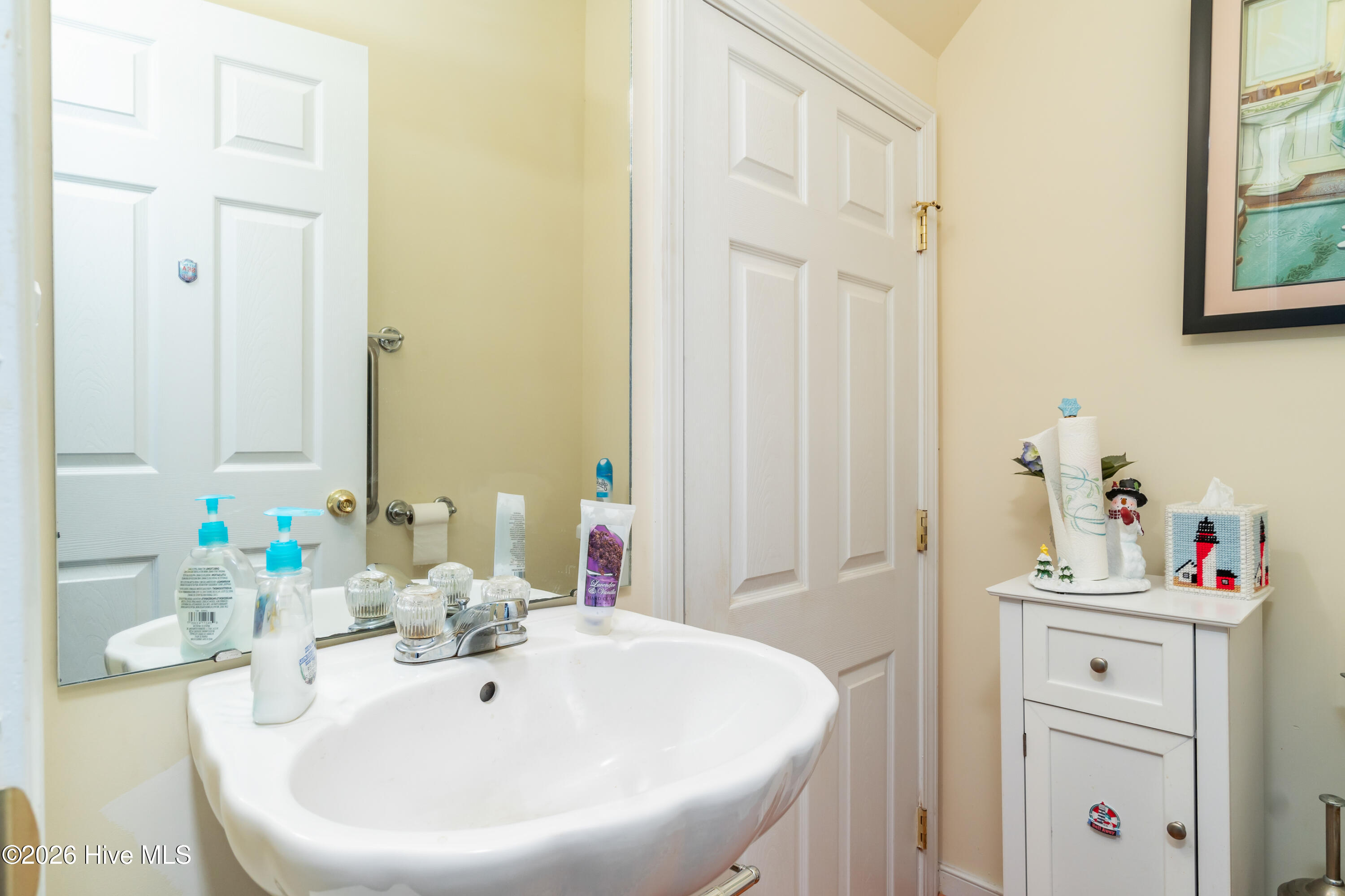 1ST FLOOR HALF BATH