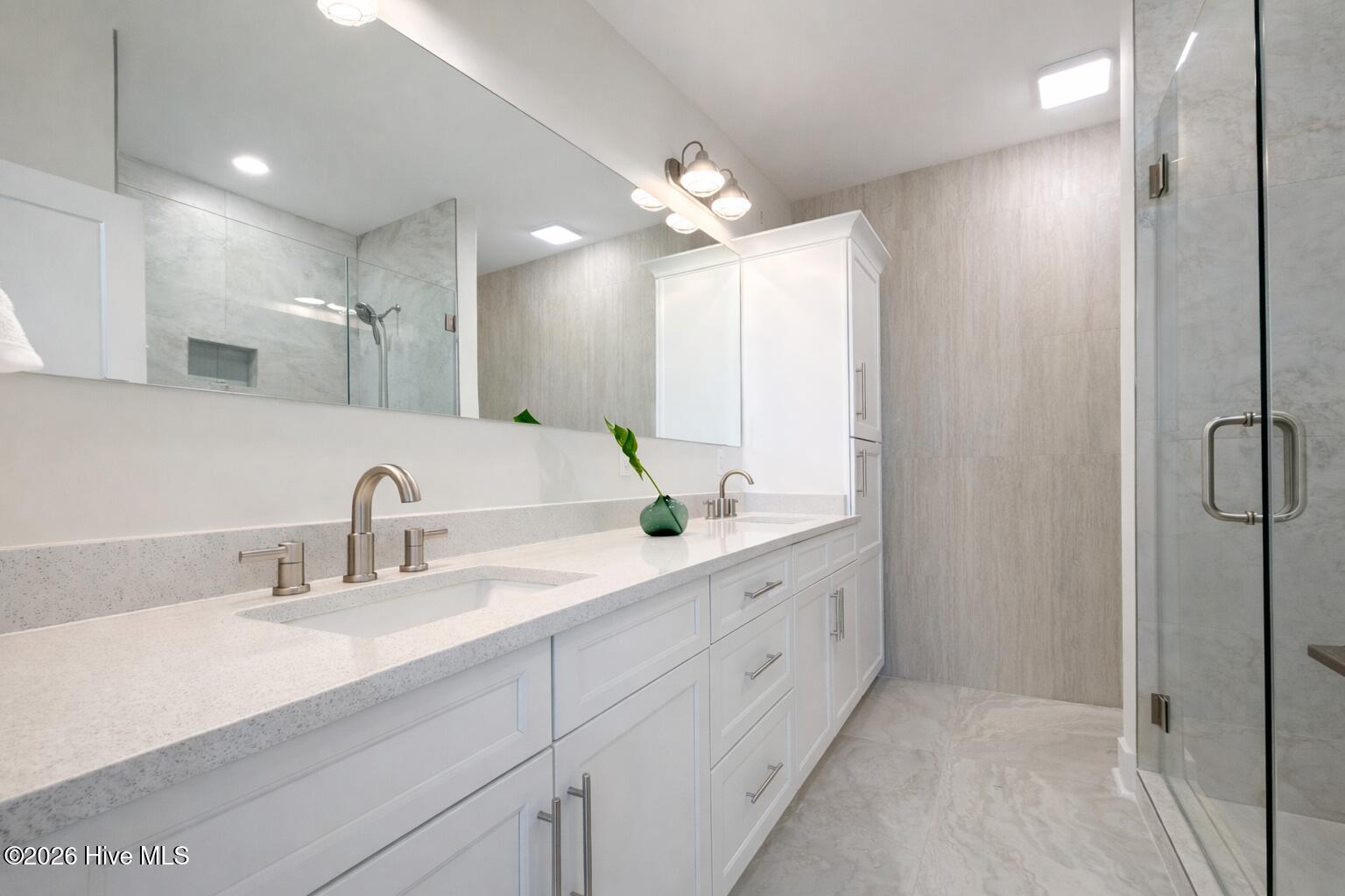 100542941 | Photo 30