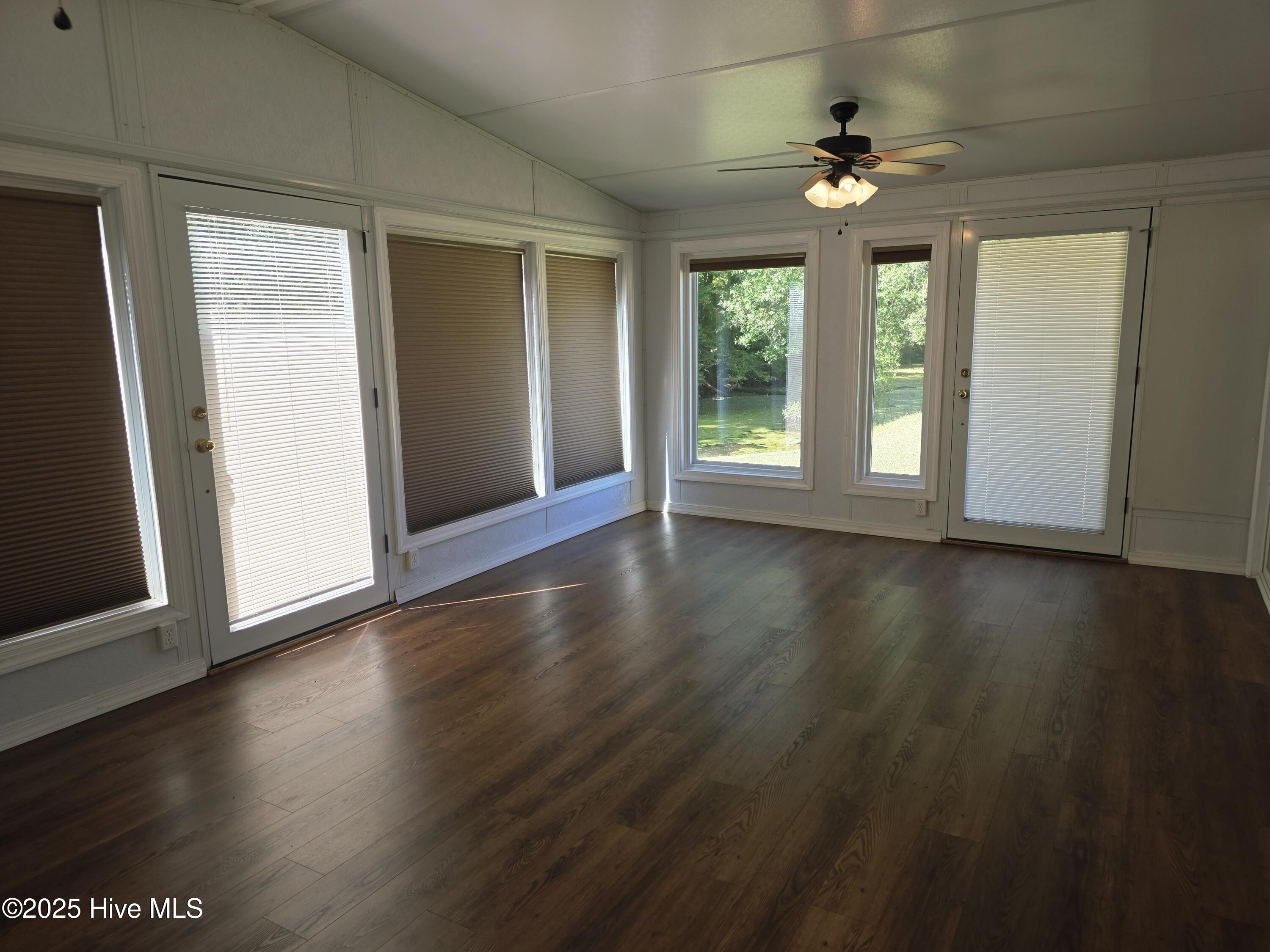 100532244 | Photo 22