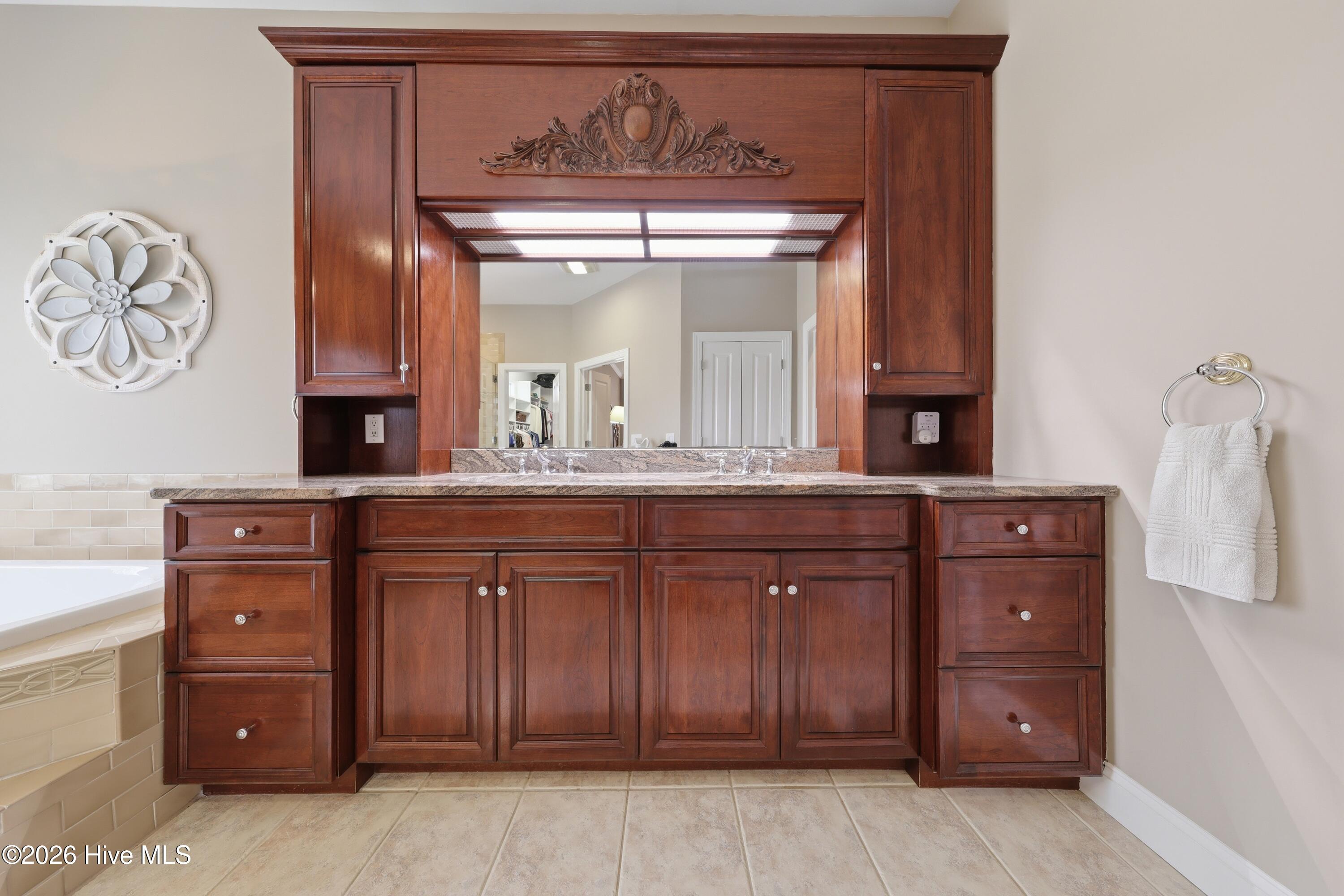 100558451 | Photo 32