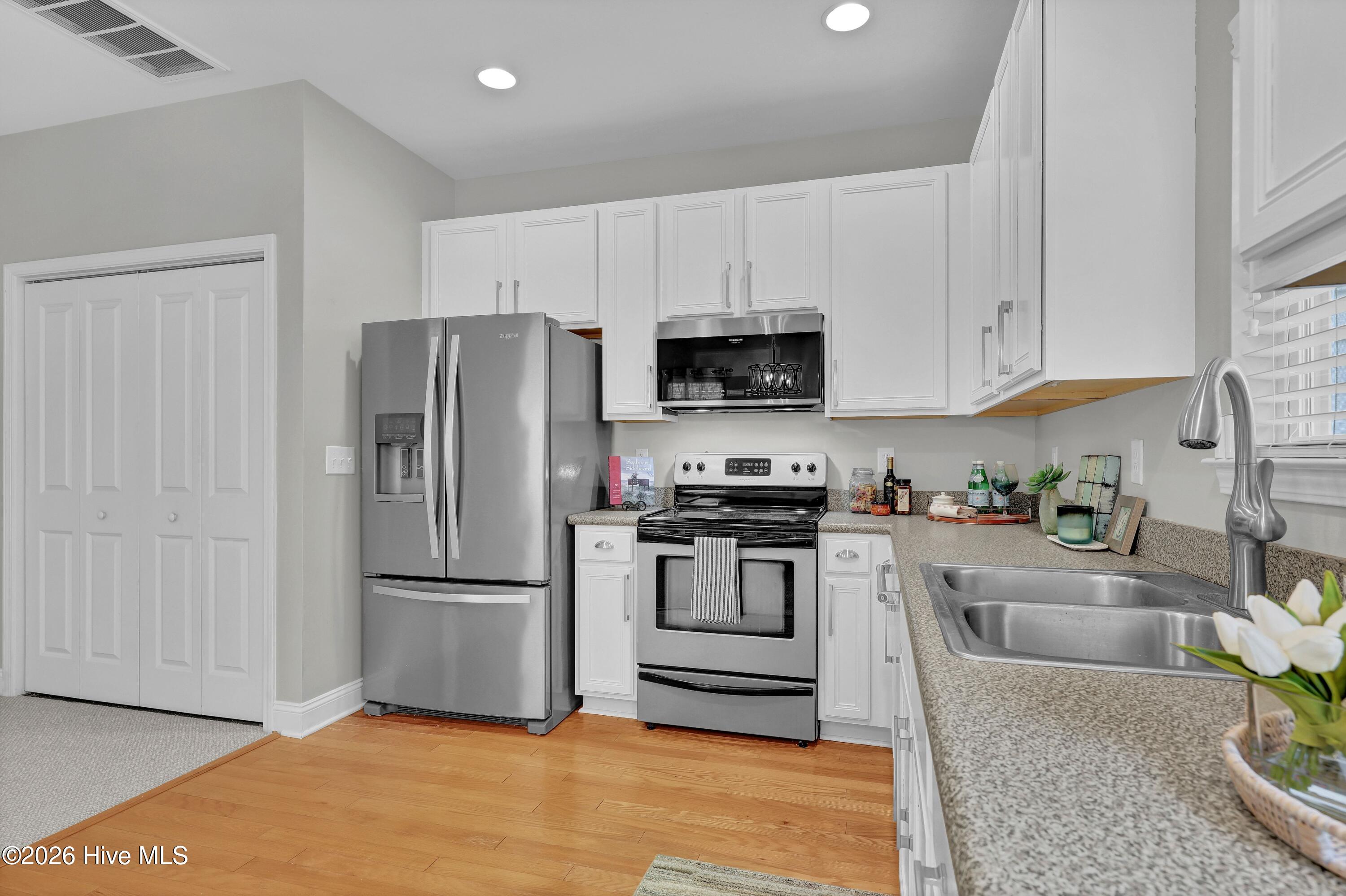 100567851 | Photo 12